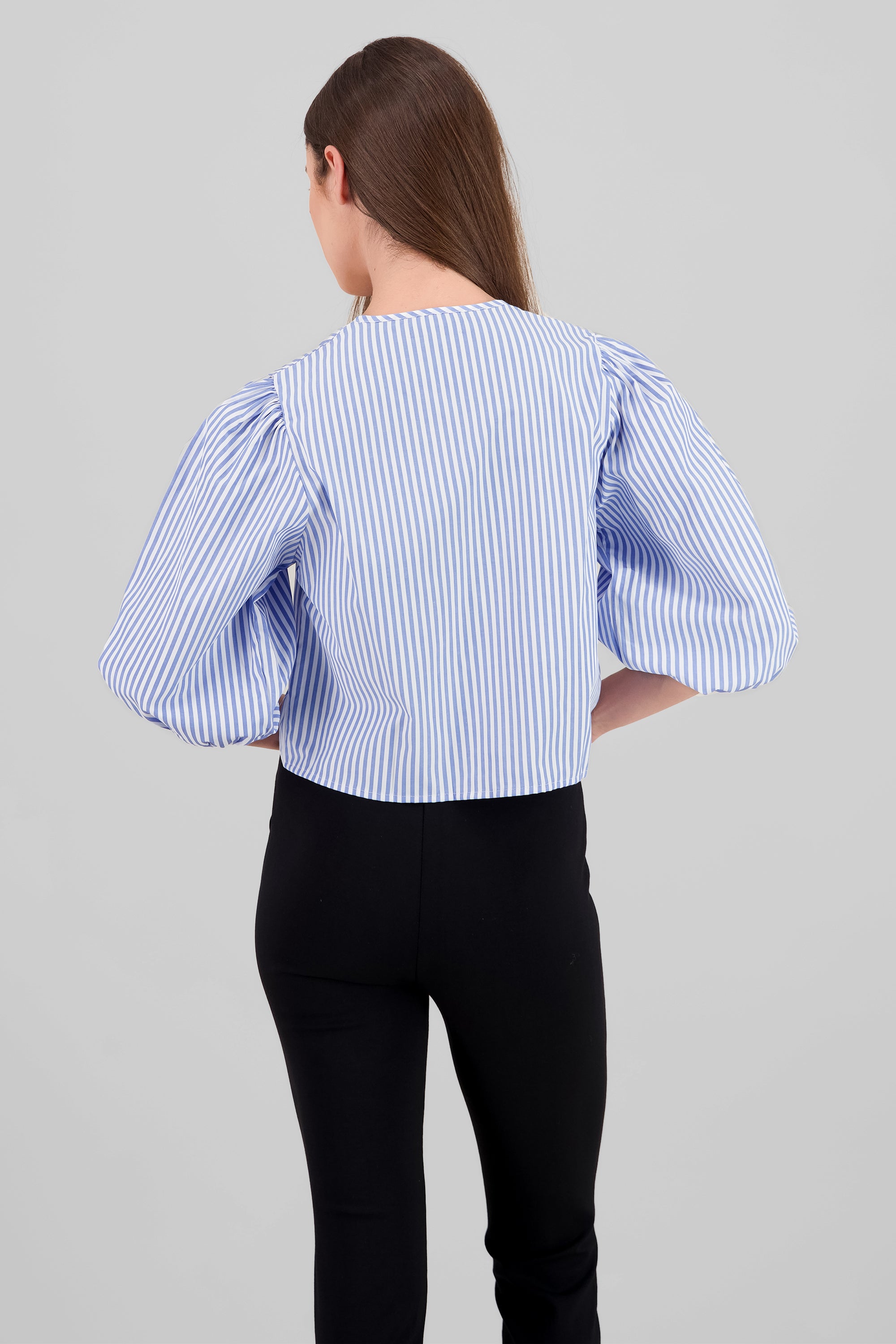 Camisa abullonada con detalle de moños AZUL COMBO
