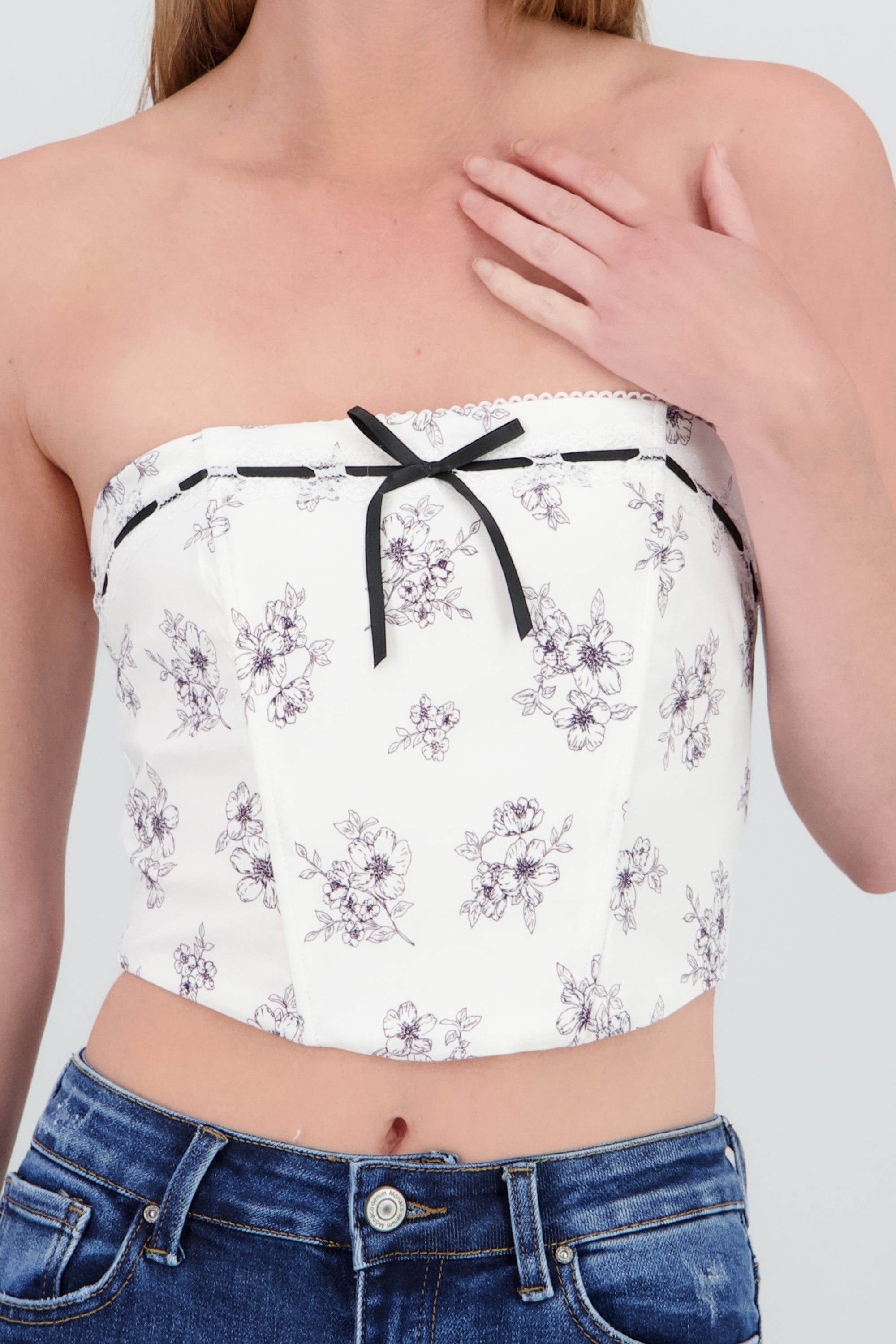 Top strapless flores con moño BLANCO COMBO