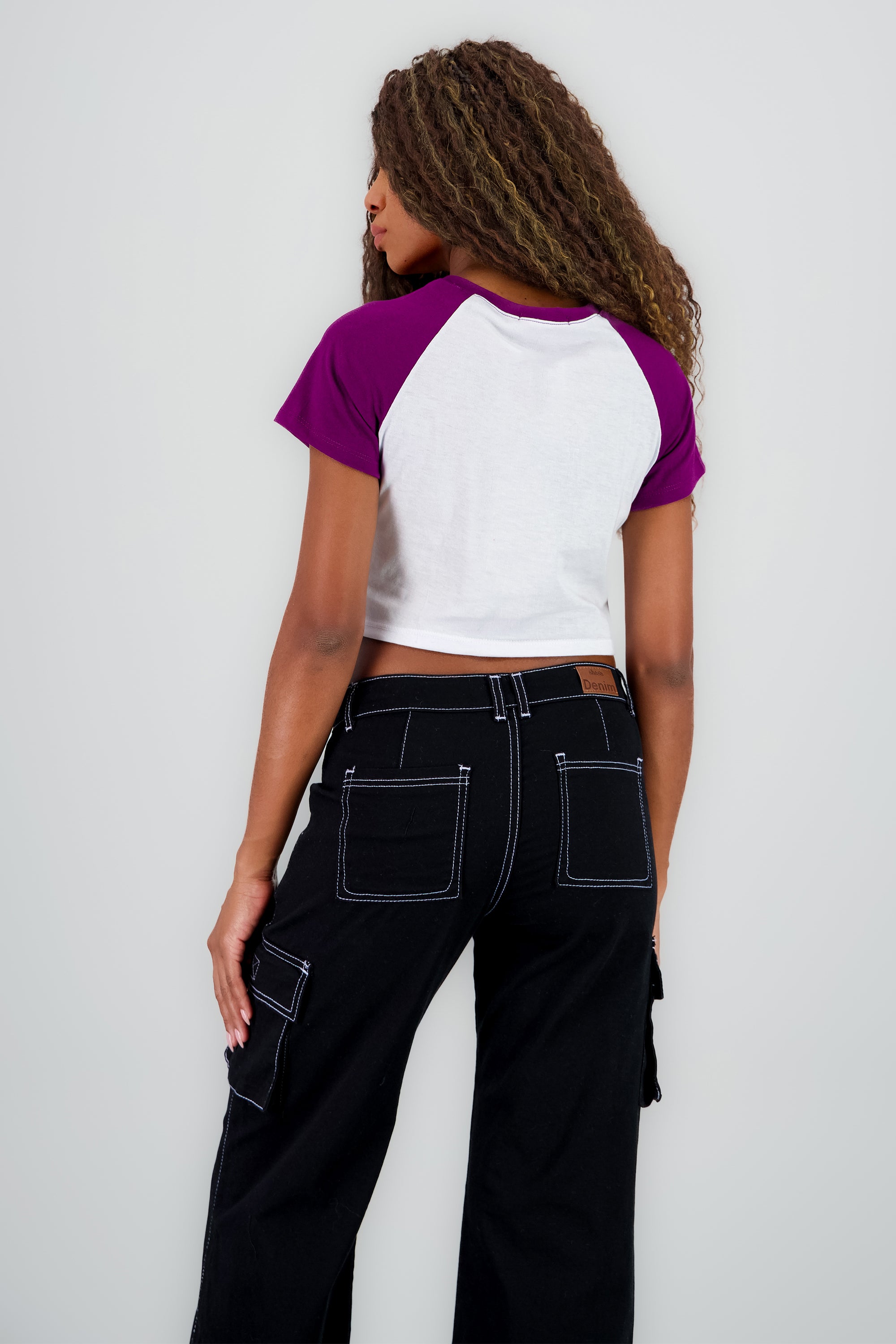 Playera crop cerezas contraste mangas CIRUELA