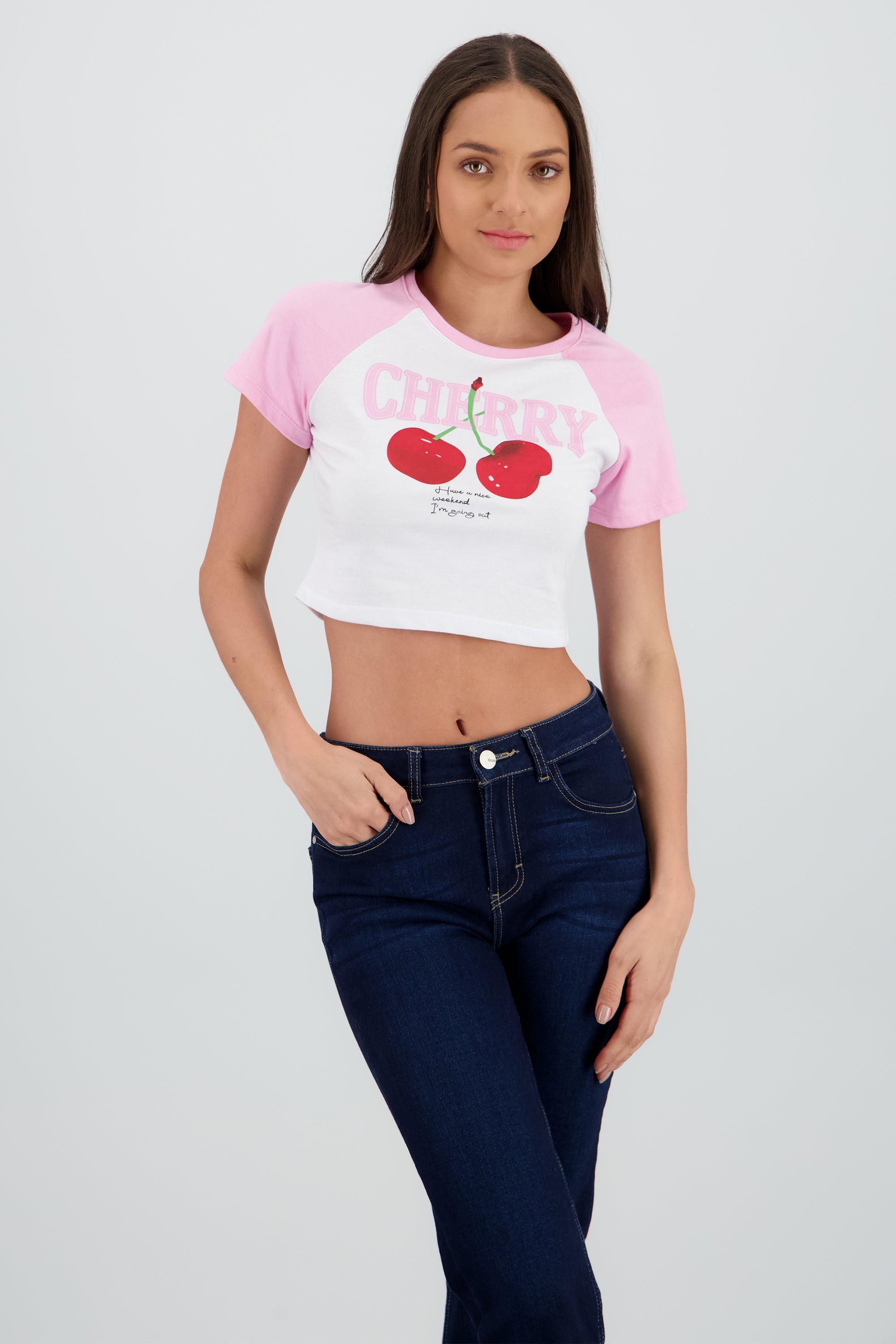Playera crop cerezas contraste mangas ROSA PASTEL
