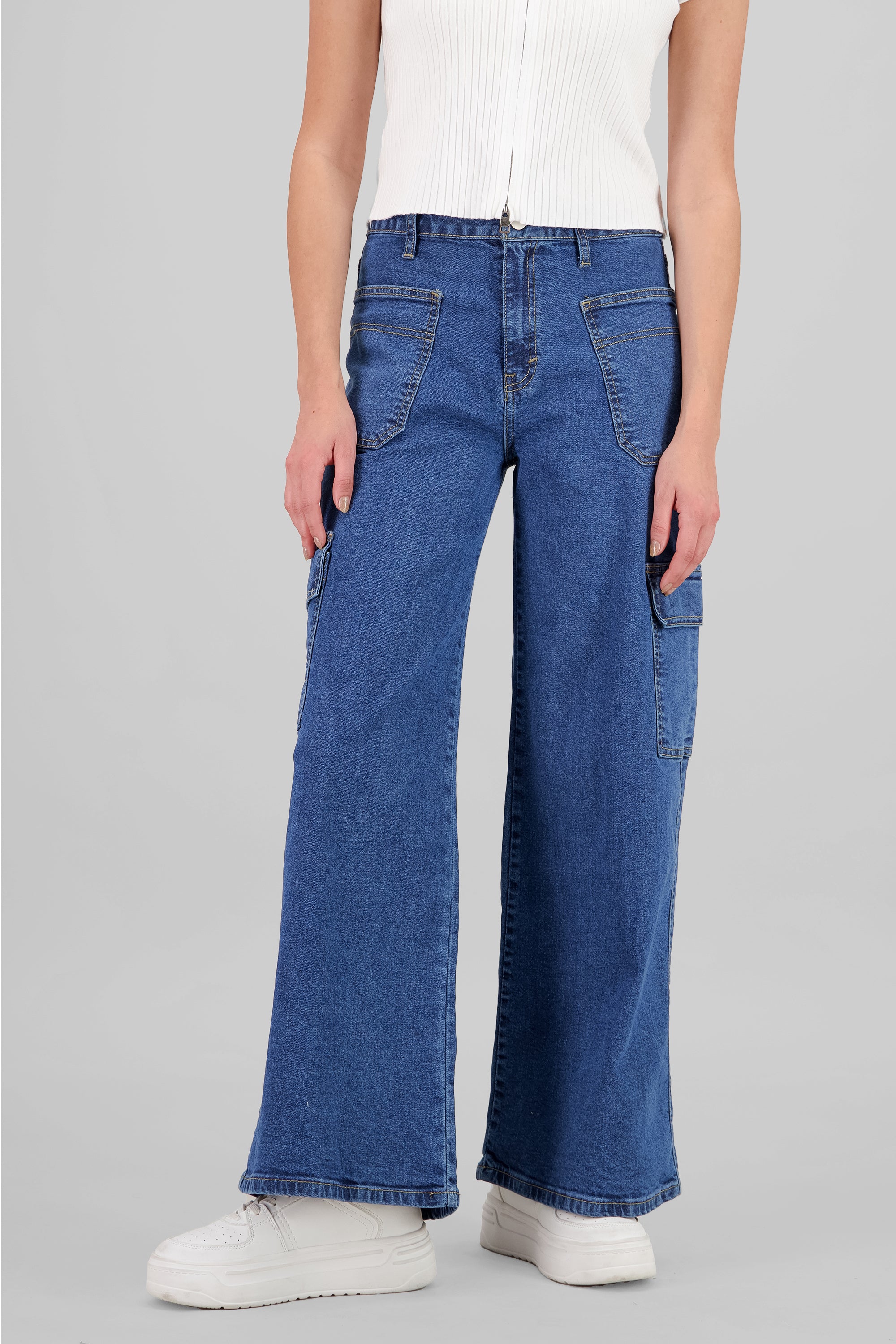 Jeans cargo 2 bolsas parche MEDIUM WASH