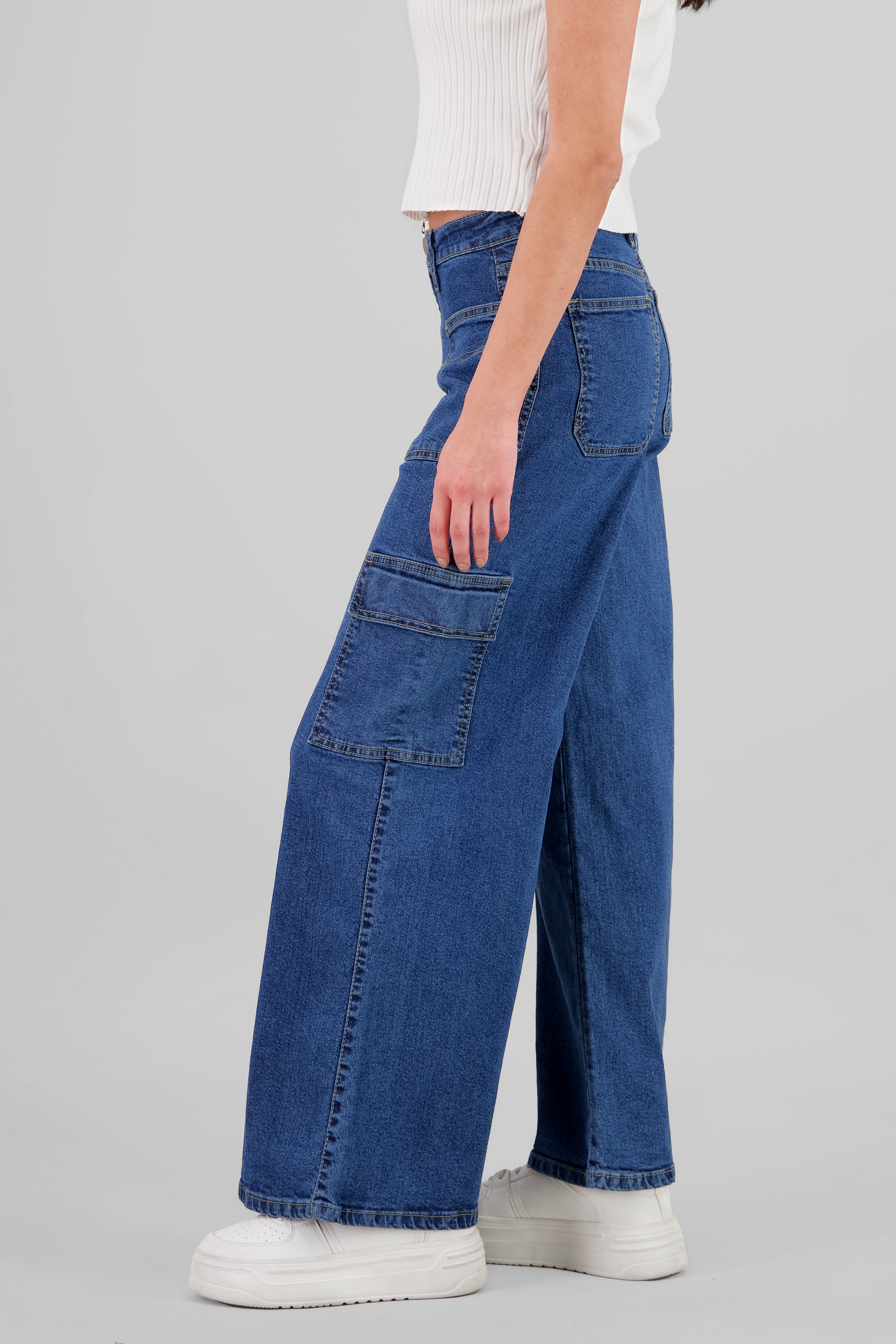 Jeans cargo 2 bolsas parche MEDIUM WASH