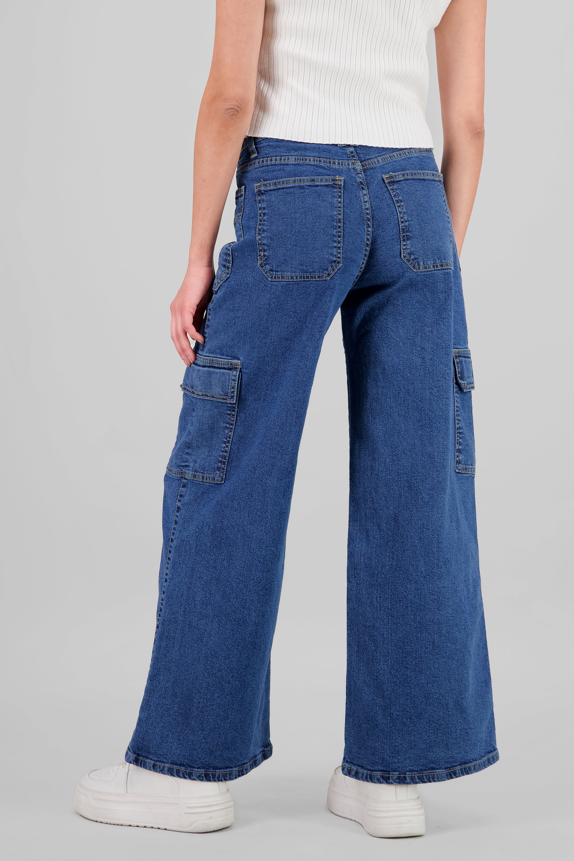 Jeans cargo 2 bolsas parche MEDIUM WASH