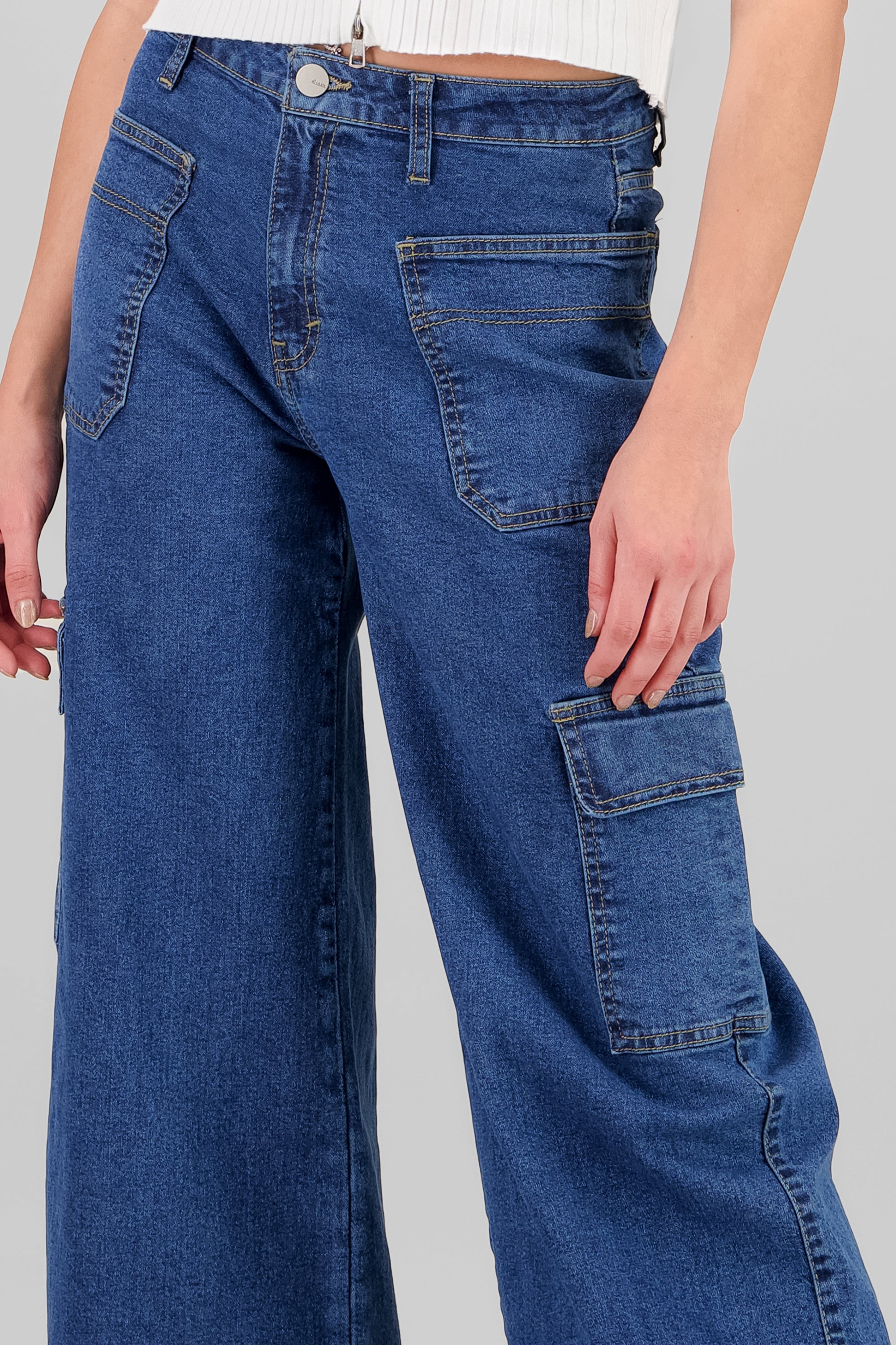 Jeans cargo 2 bolsas parche MEDIUM WASH