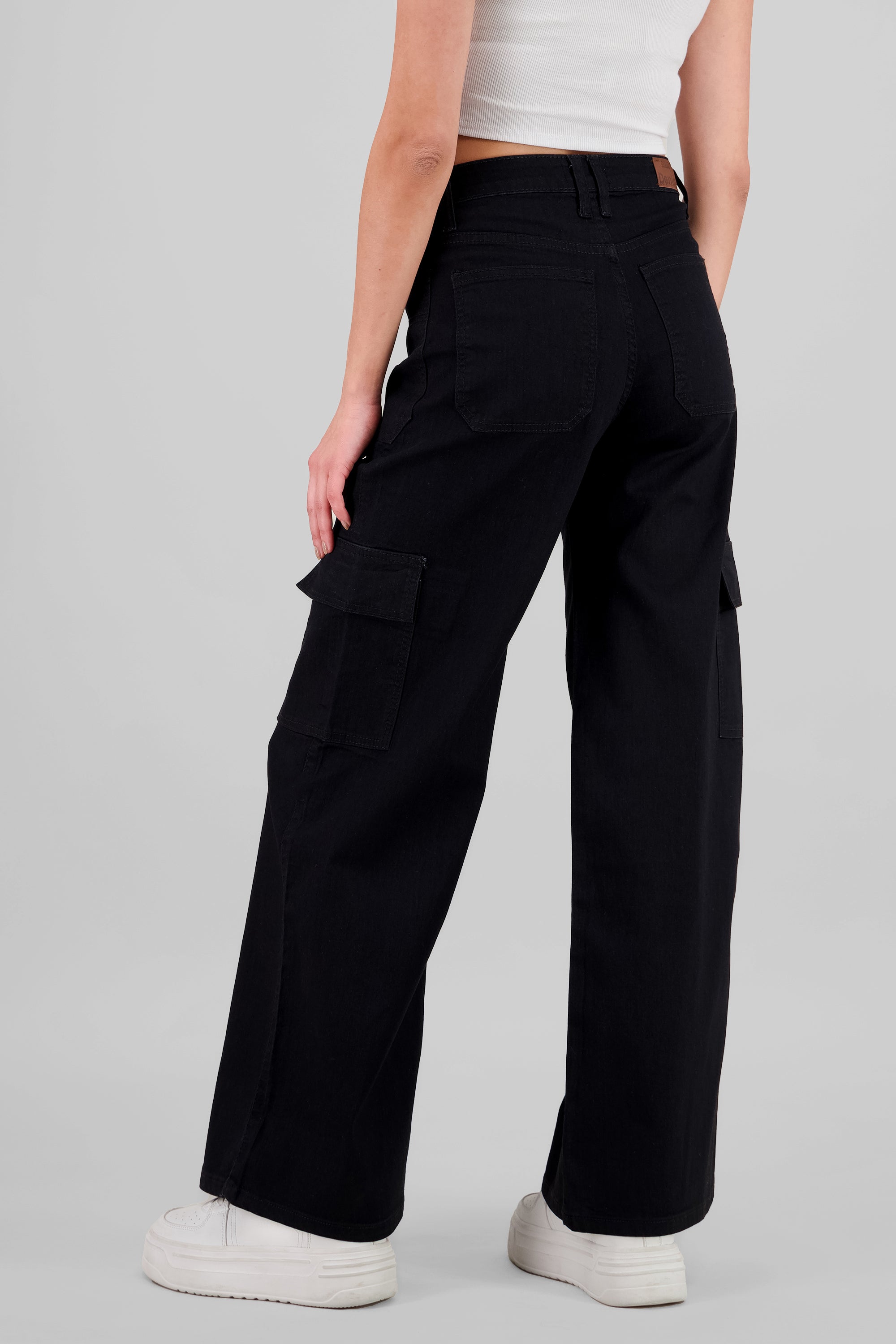 Jeans cargo 2 bolsas parche NEGRO