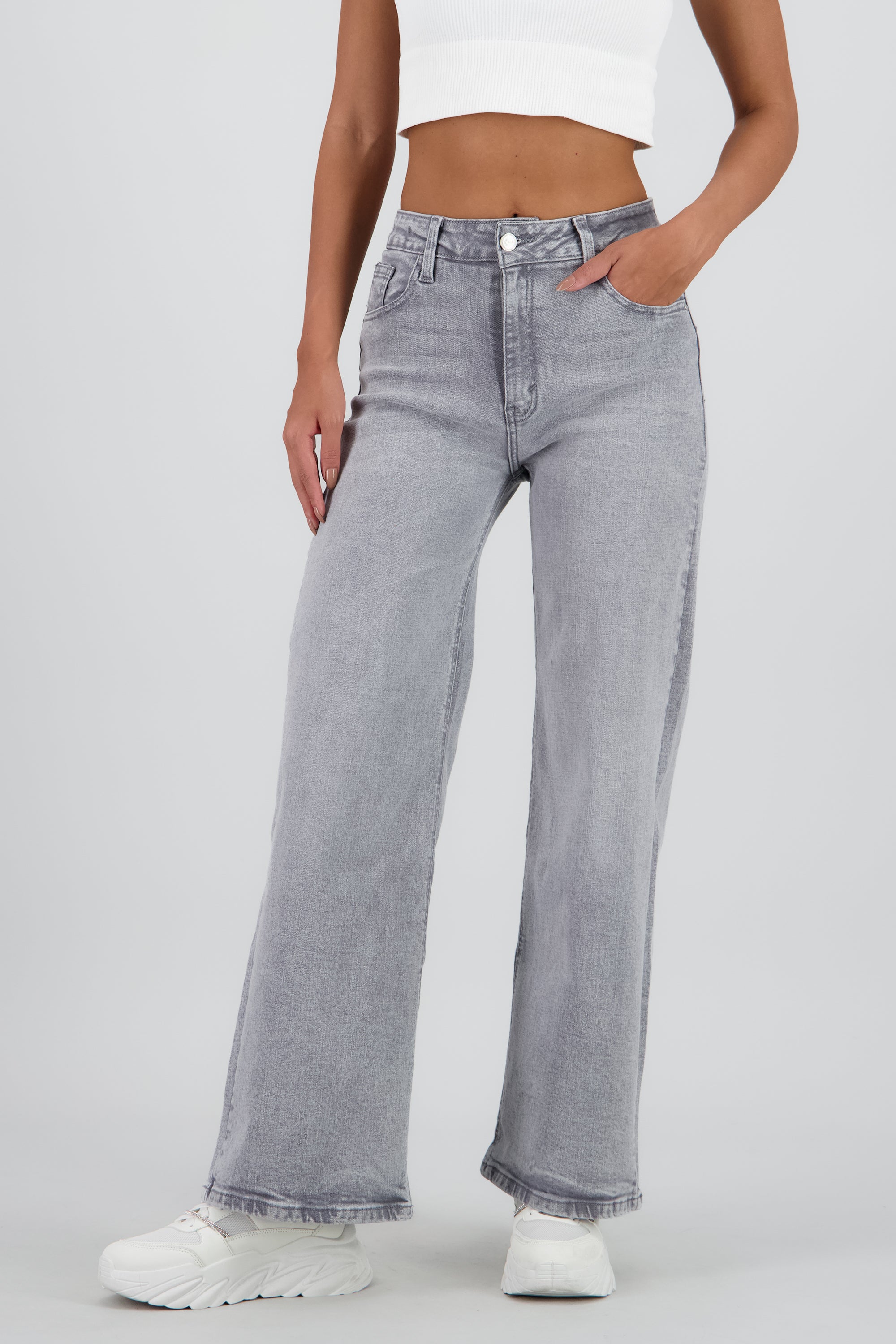 Jeans straight deslavado GRIS CLARO