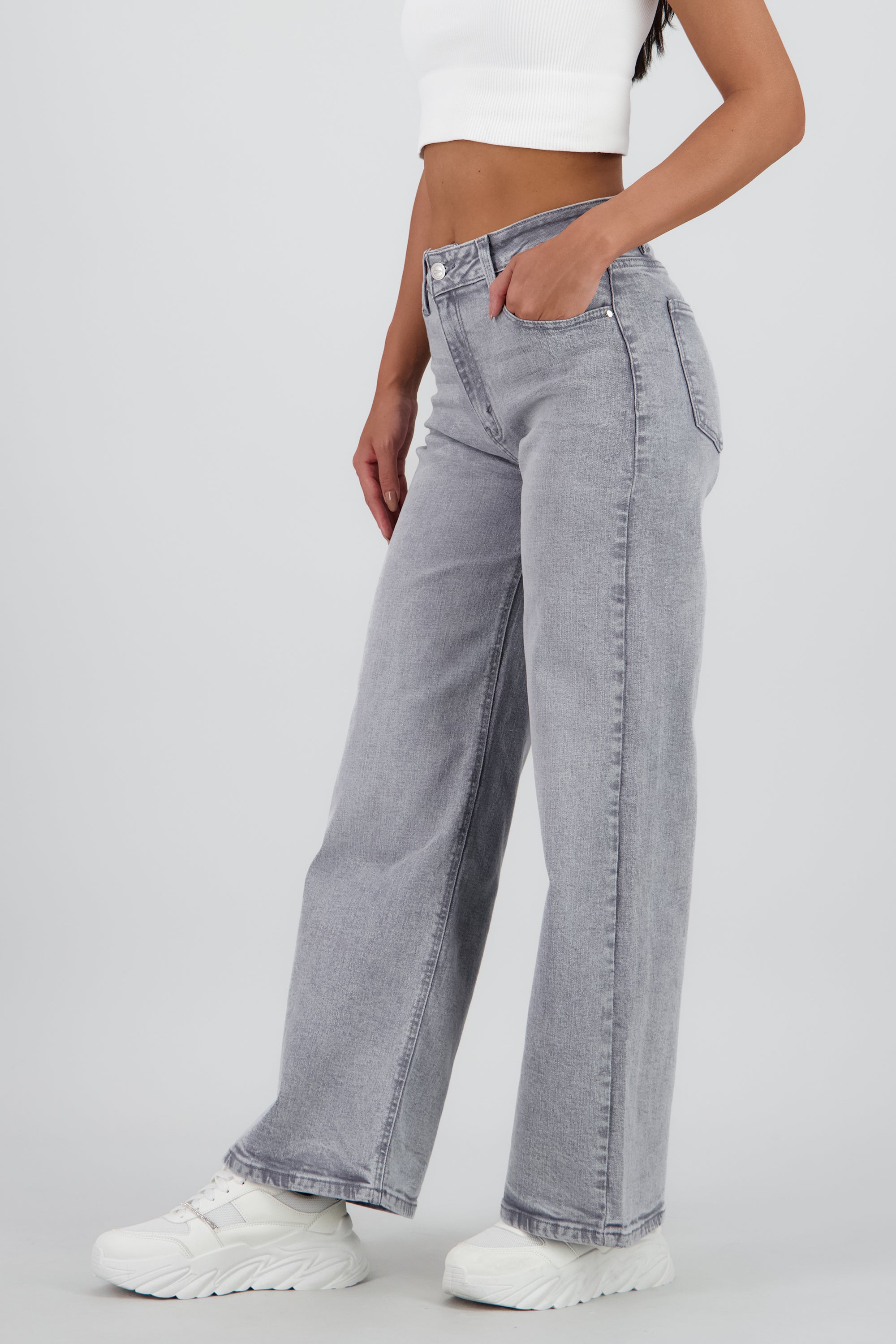 Jeans straight deslavado GRIS CLARO