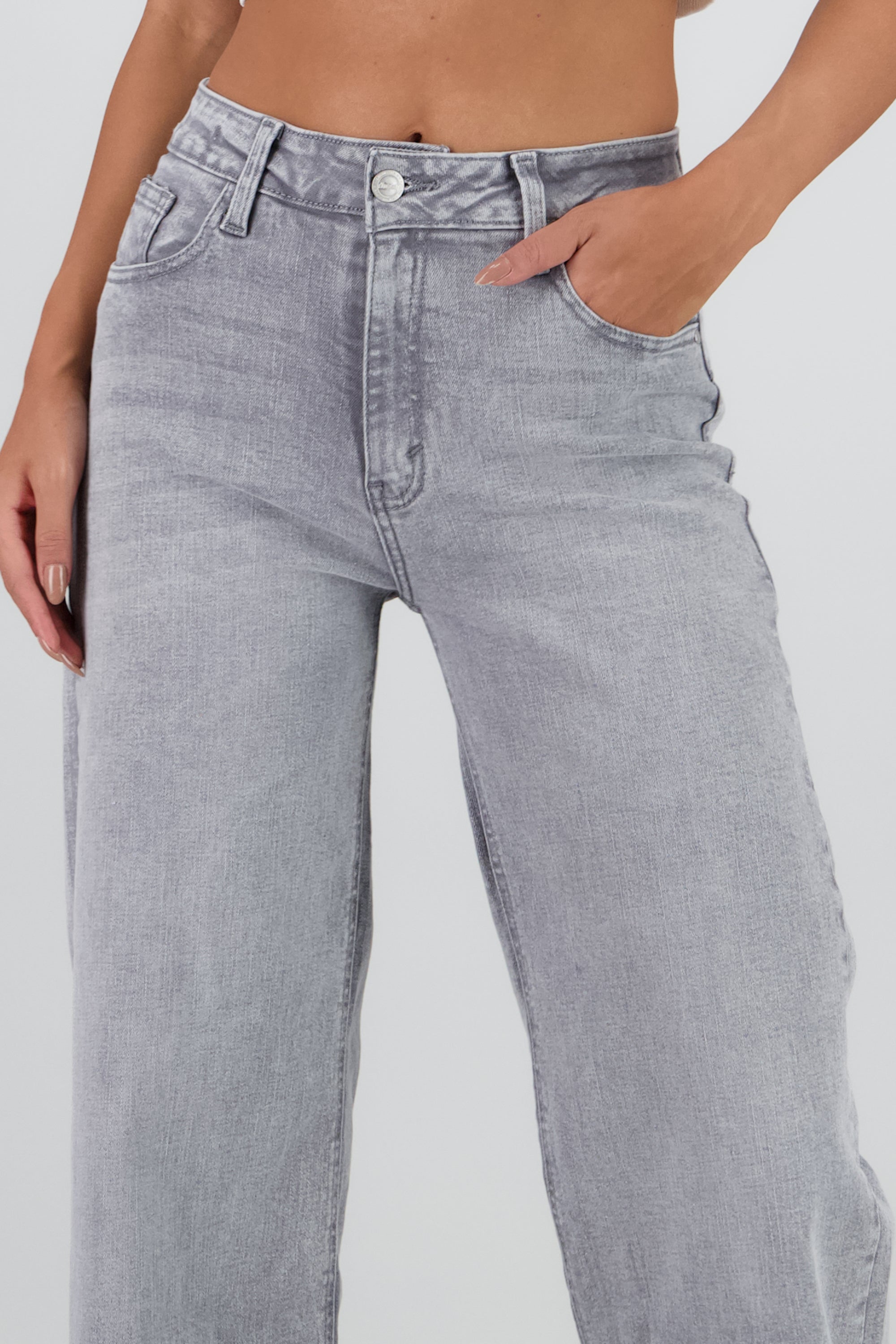 Jeans straight deslavado GRIS CLARO