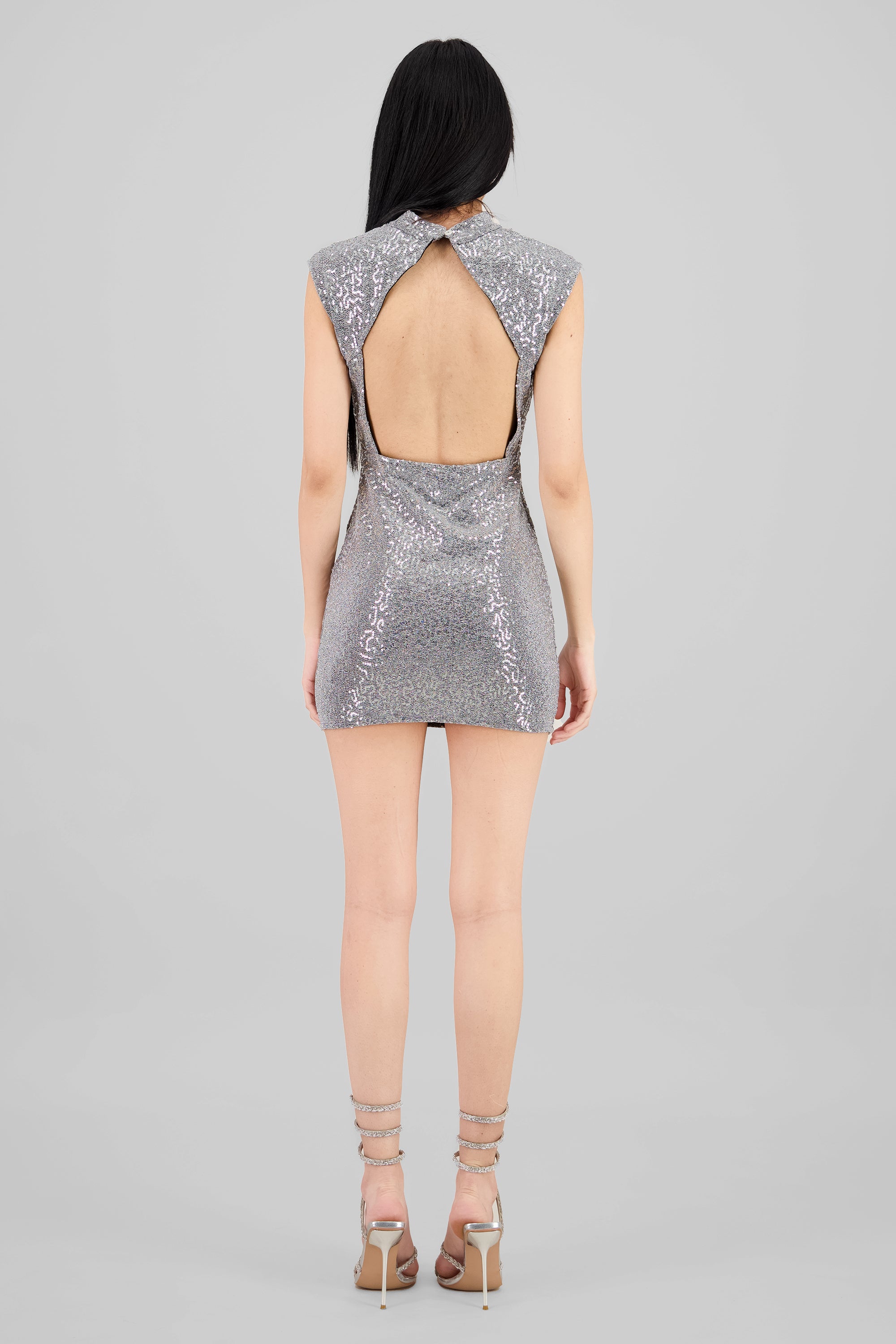 Vestido corto de lentejuelas con cut outs PLATA