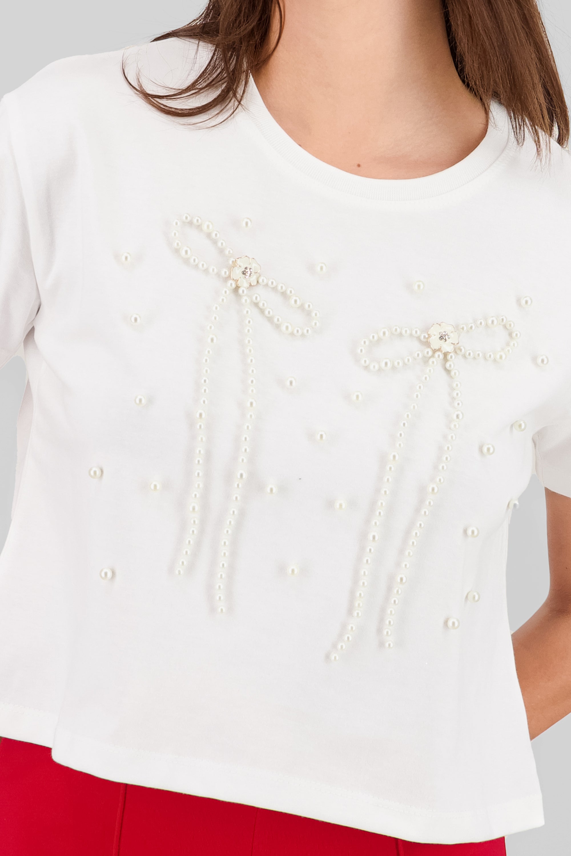 Playera manga corta detalle moños perlas BLANCO
