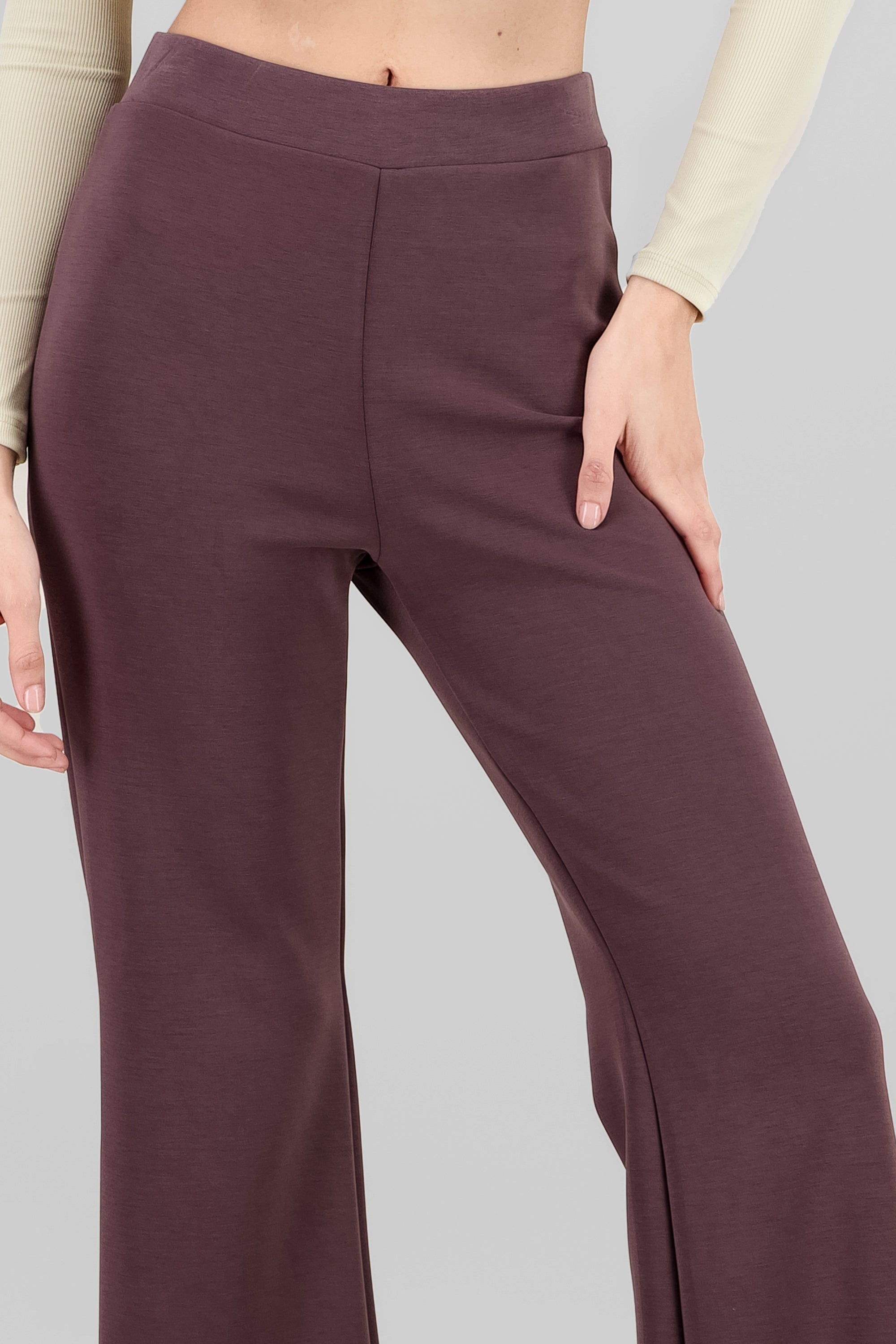 Pantalon flare detalle pretina CHOCOLATE