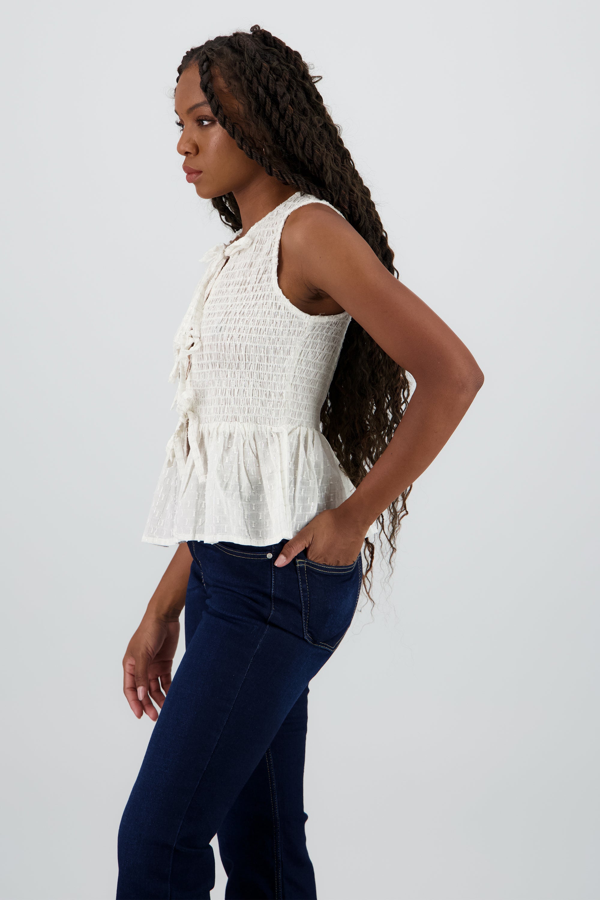 Blusa textura con moños sin mangas BLANCO
