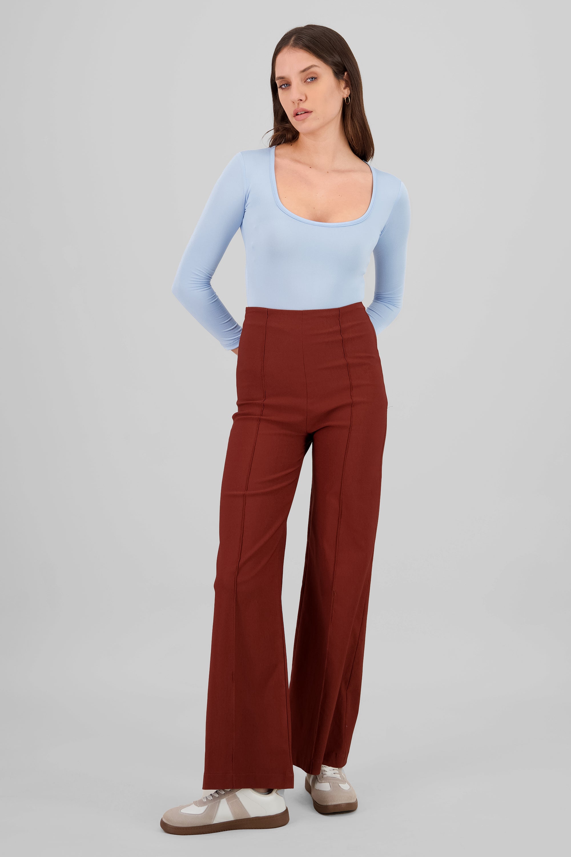 Pantalon wide leg detalle costura LADRILLO