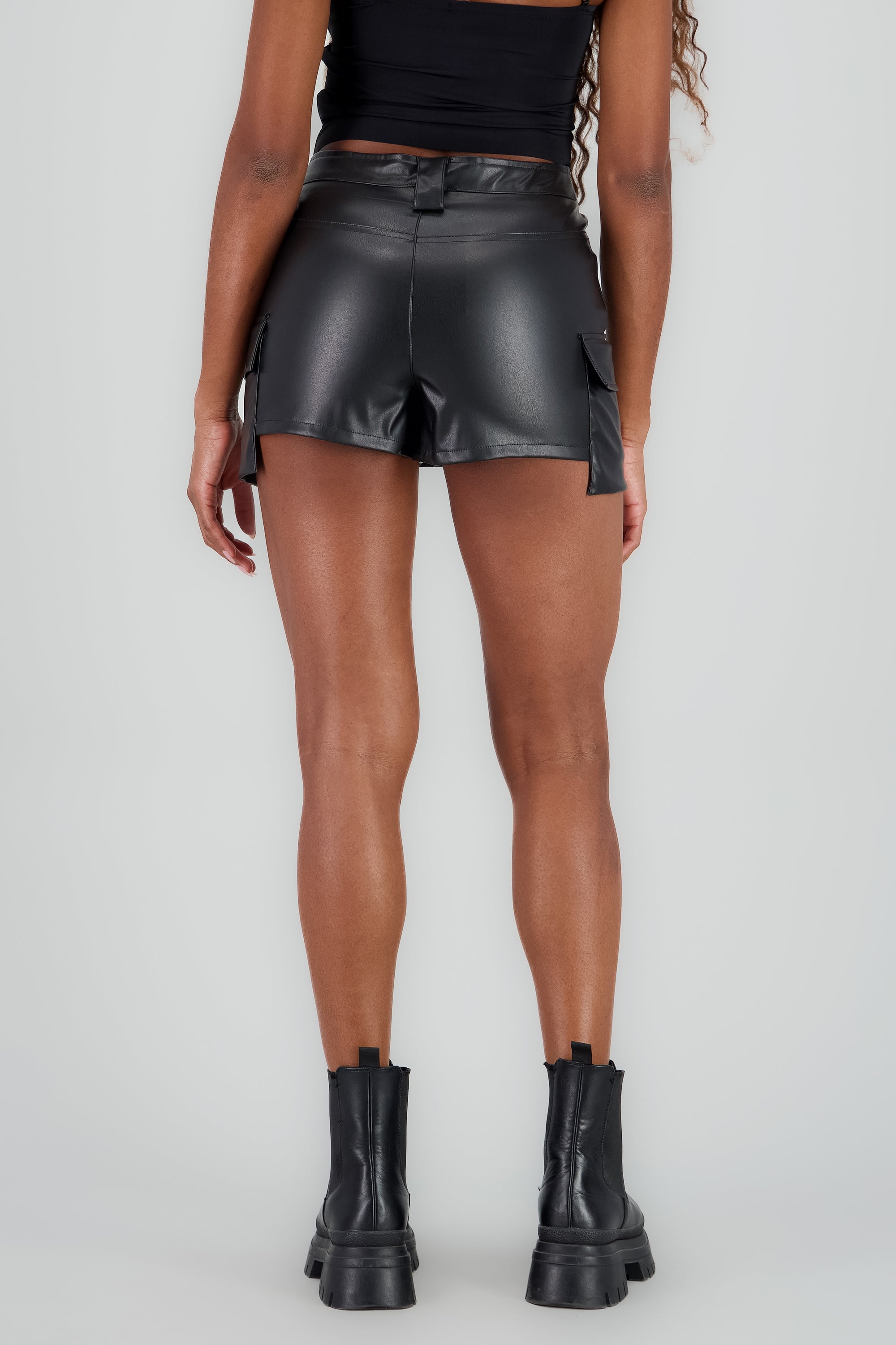 Falda pu cargo NEGRO
