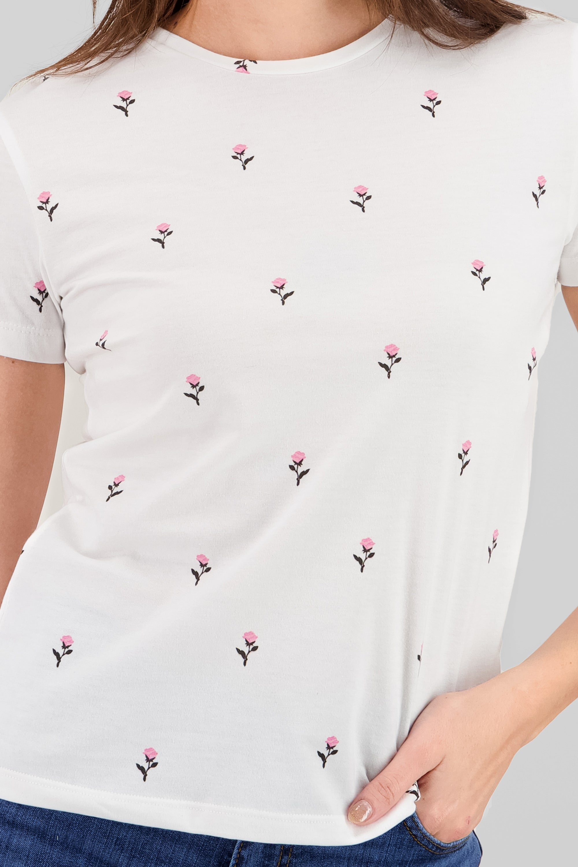 Playera manga corta cuello redondo detalle flores BLANCO COMBO