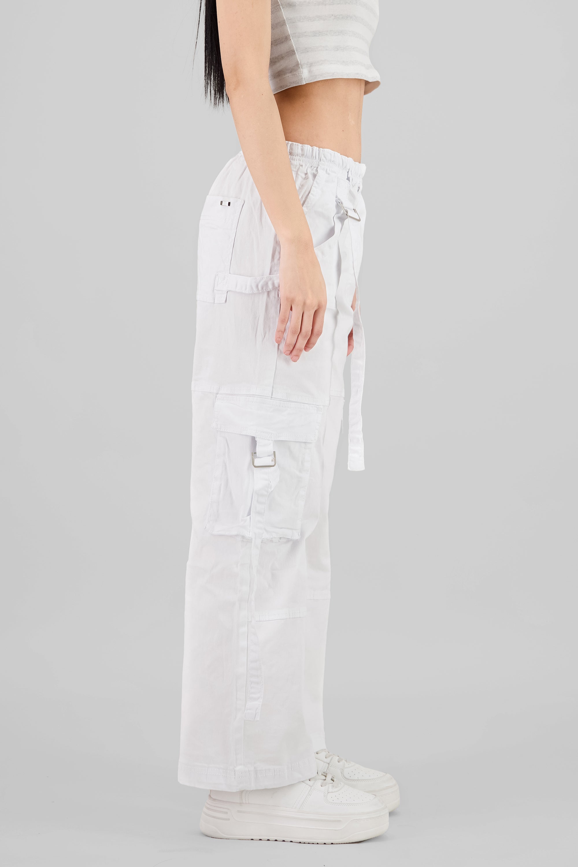 Jeans cargo dos bolsas tira BLANCO