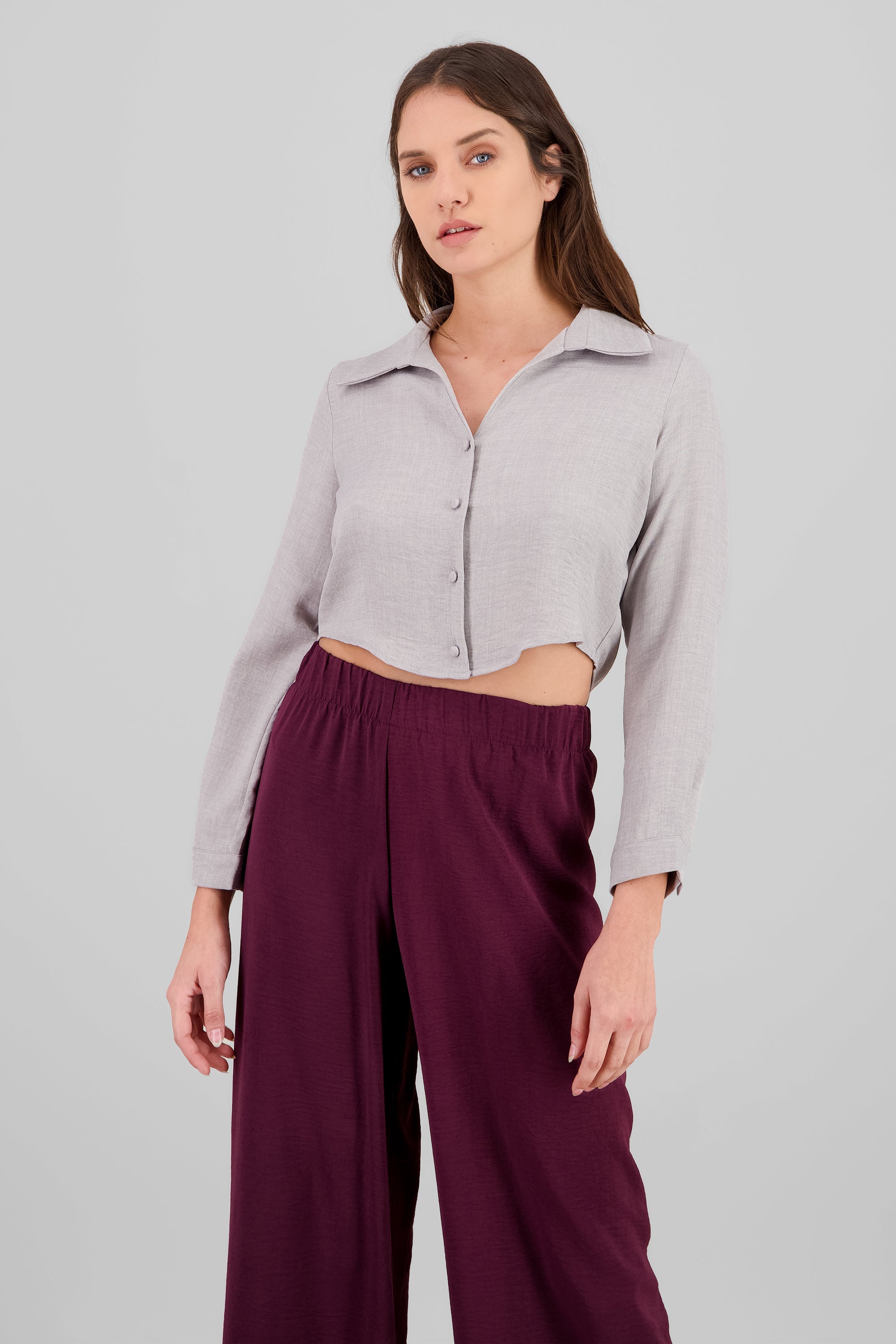 Camisa detalle cuello botones textura GRIS