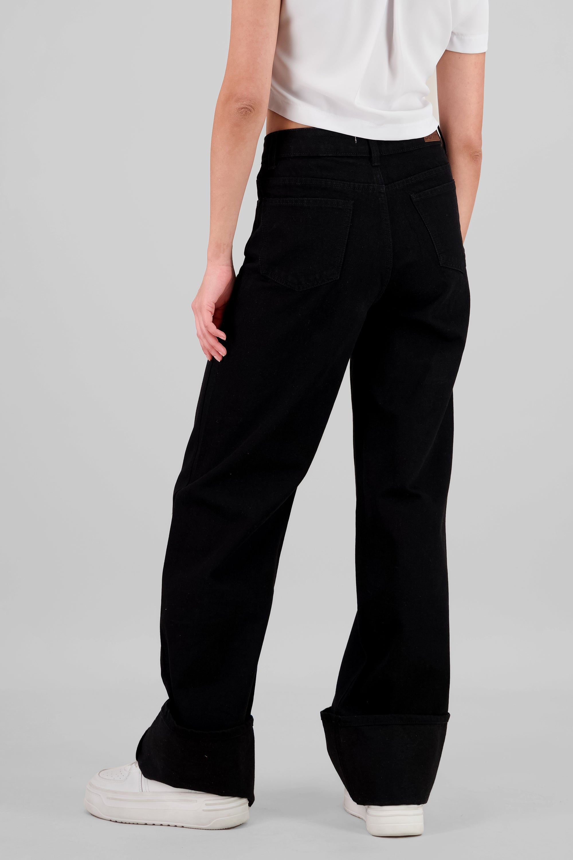 Jeans wide leg dobladillo ancho NEGRO