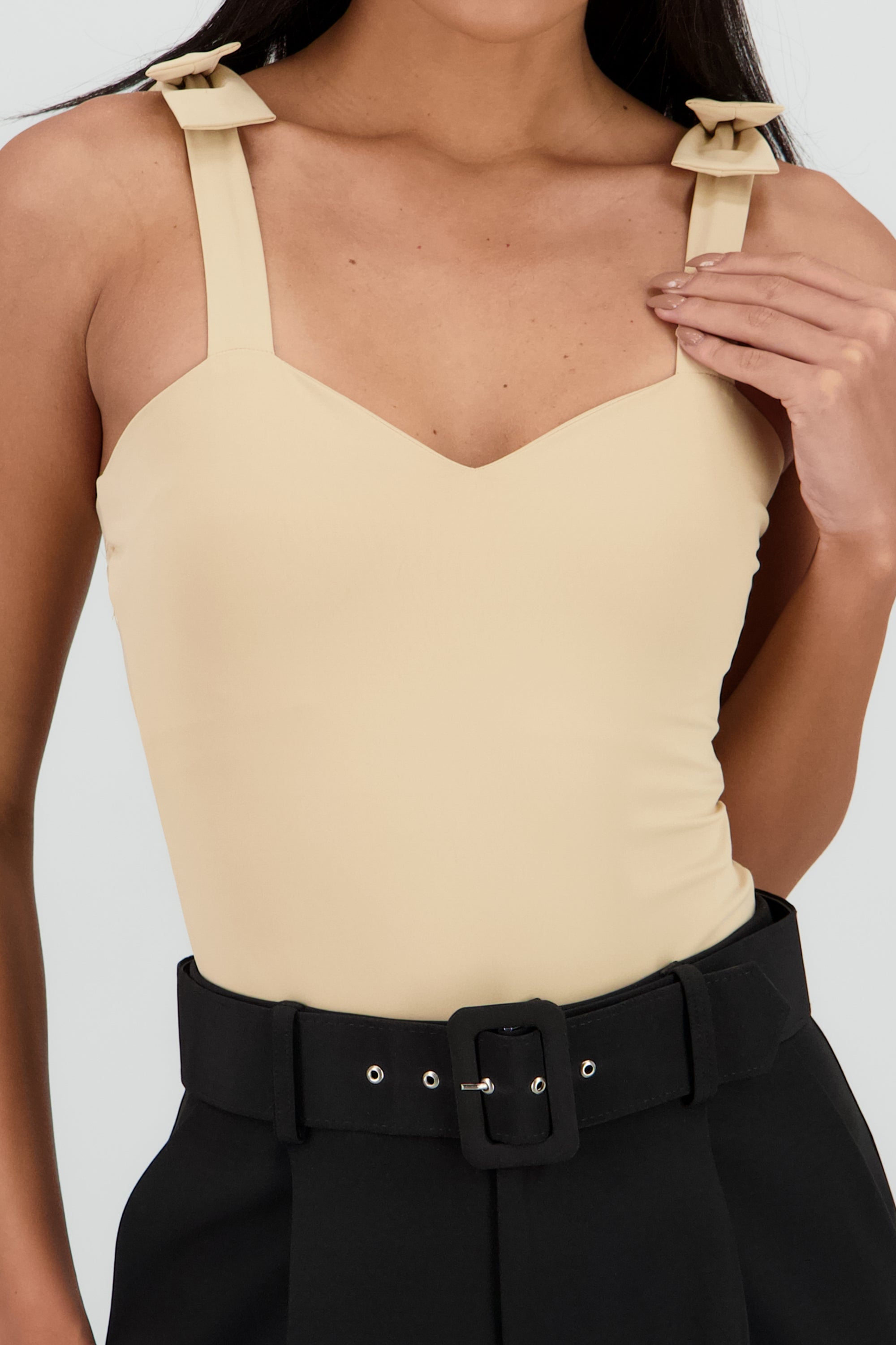 Bodysuit liso con tirante moños TAN