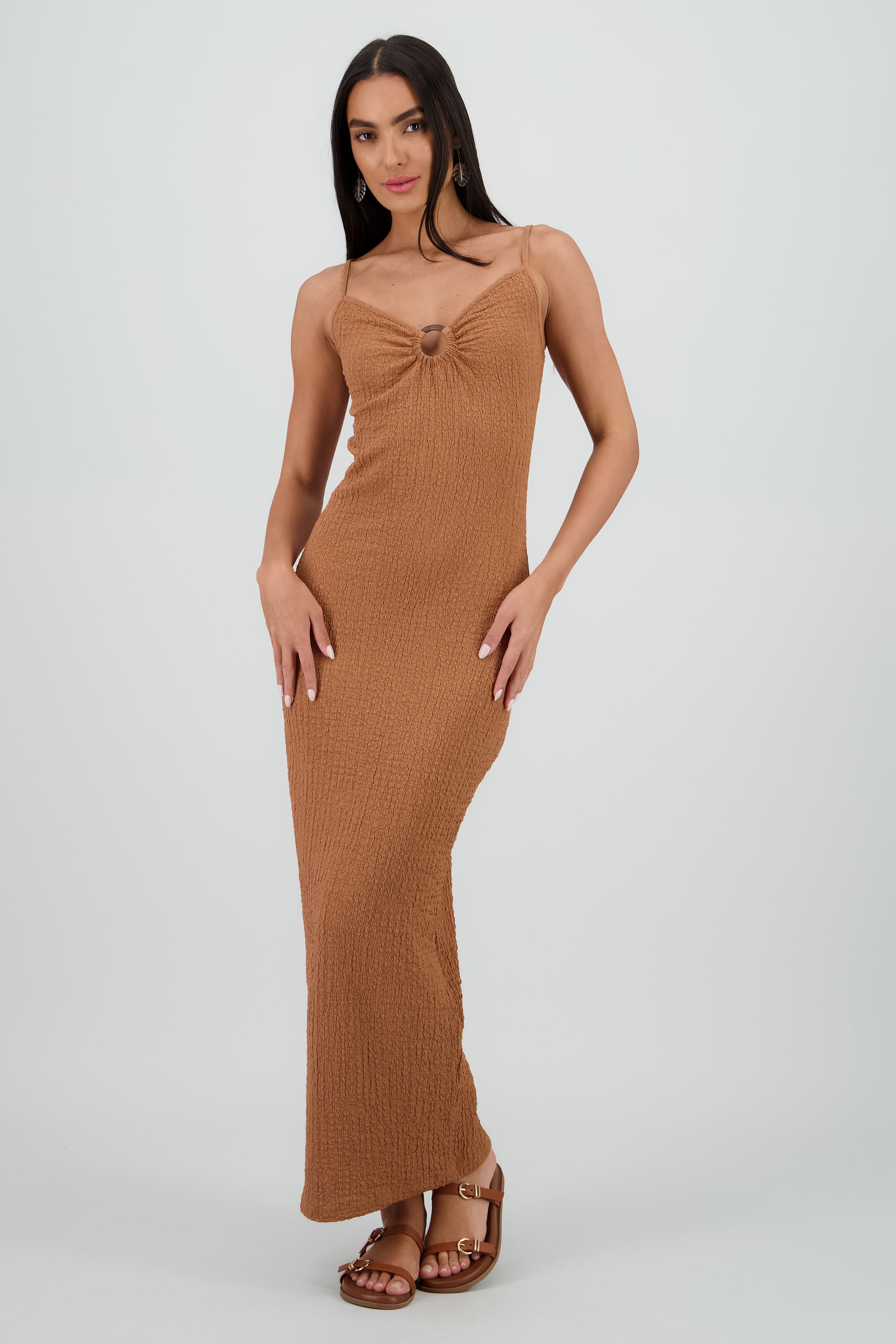 Vestido maxi texturas tirantes aro CAMELLO
