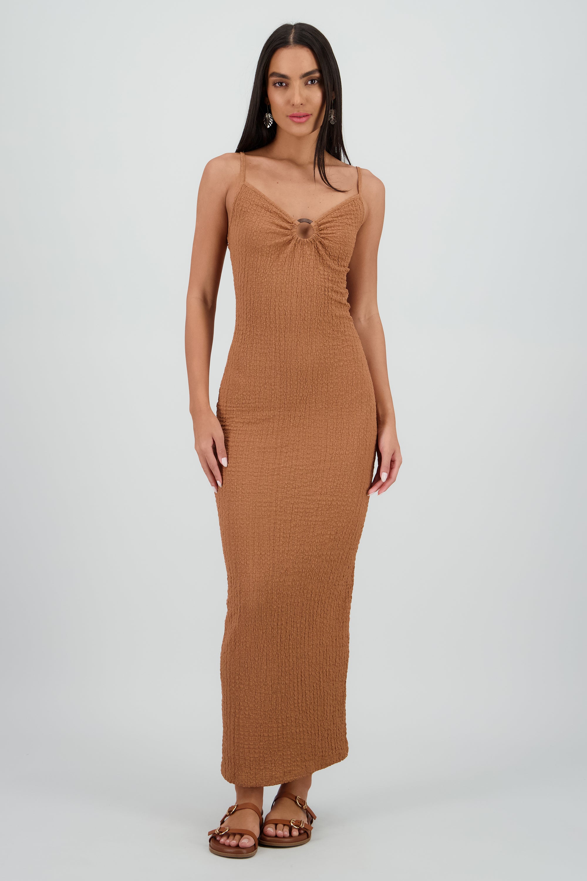 Vestido maxi texturas tirantes aro CAMELLO
