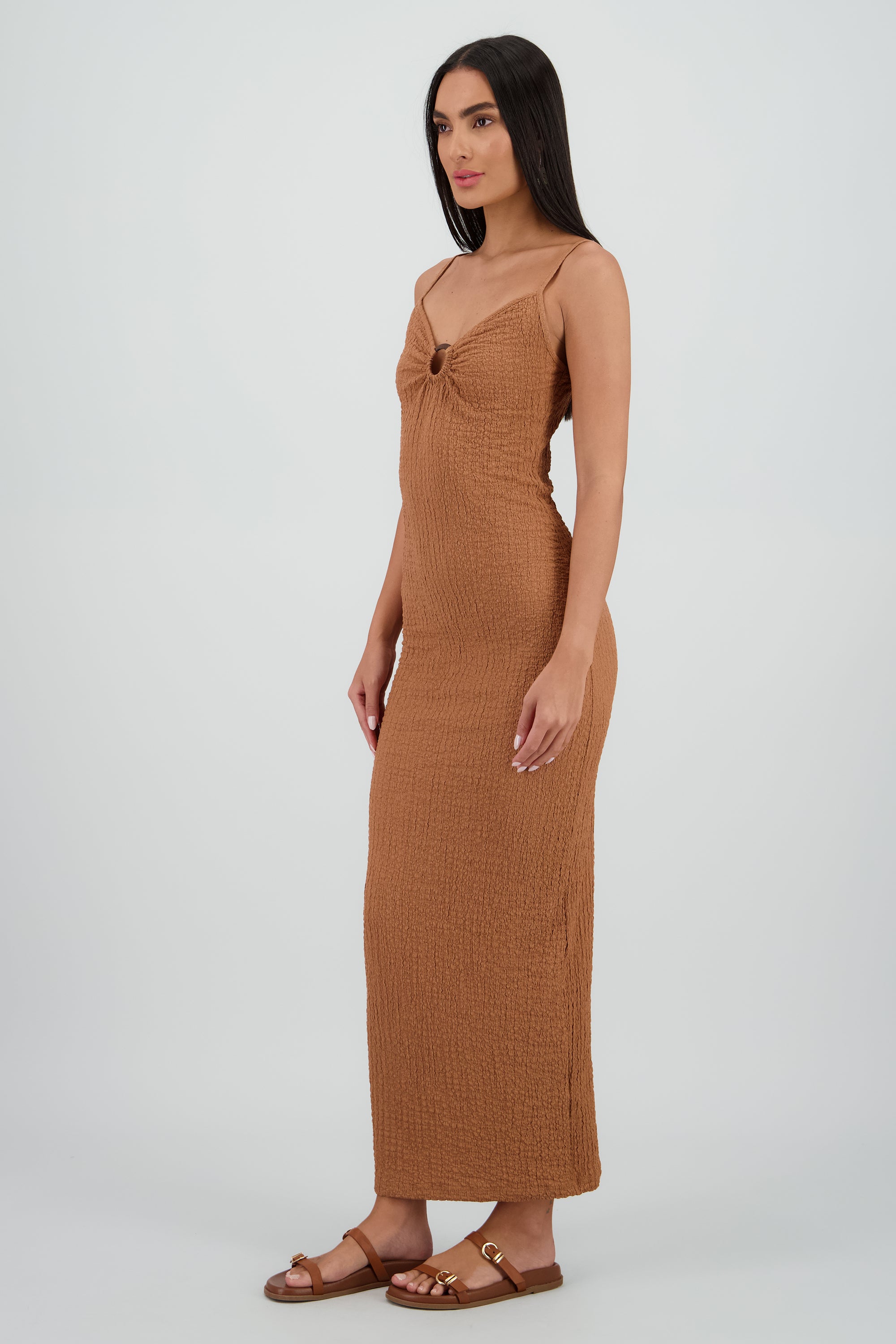Vestido maxi texturas tirantes aro CAMELLO