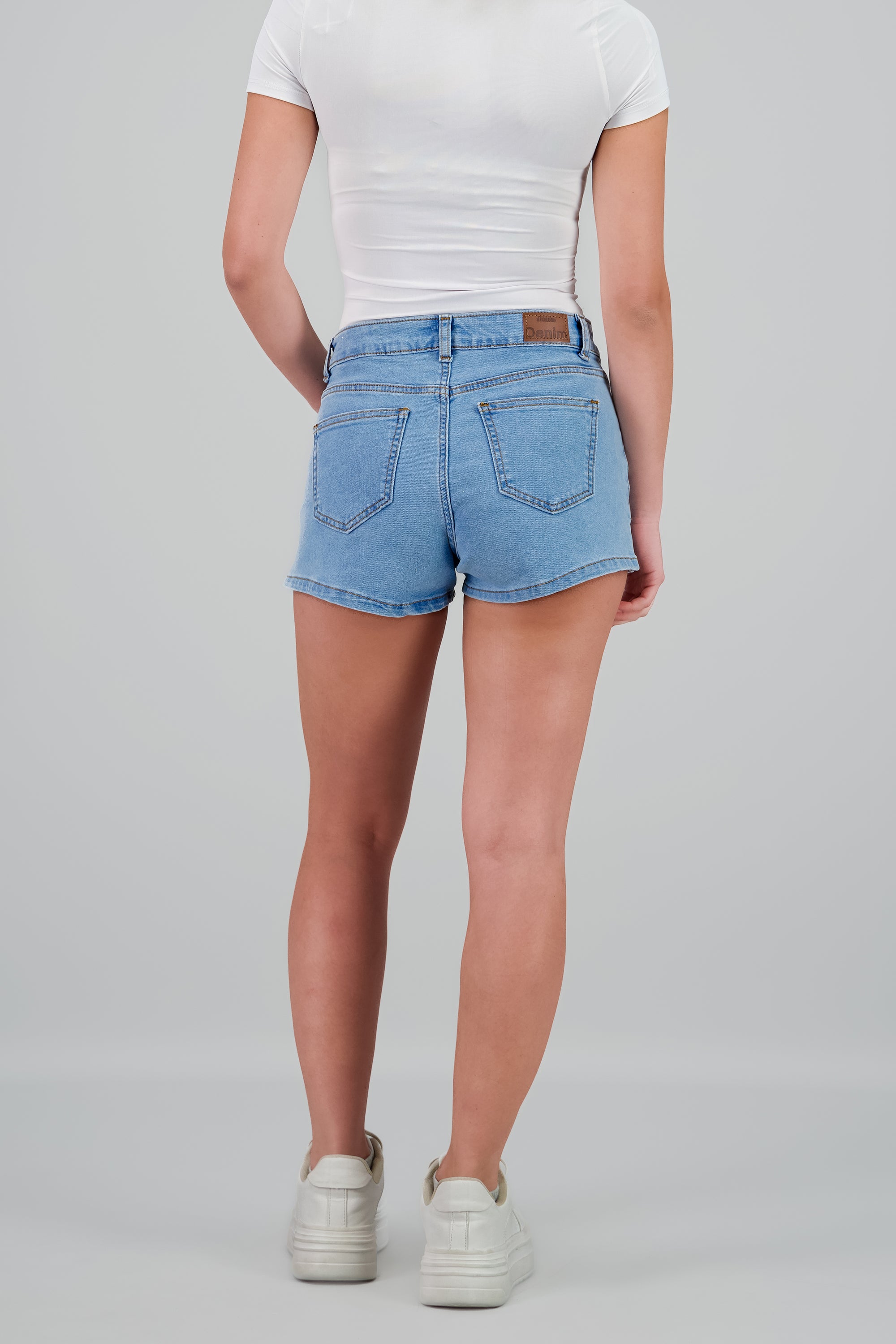 Short abertura en costados LIGHT WASH