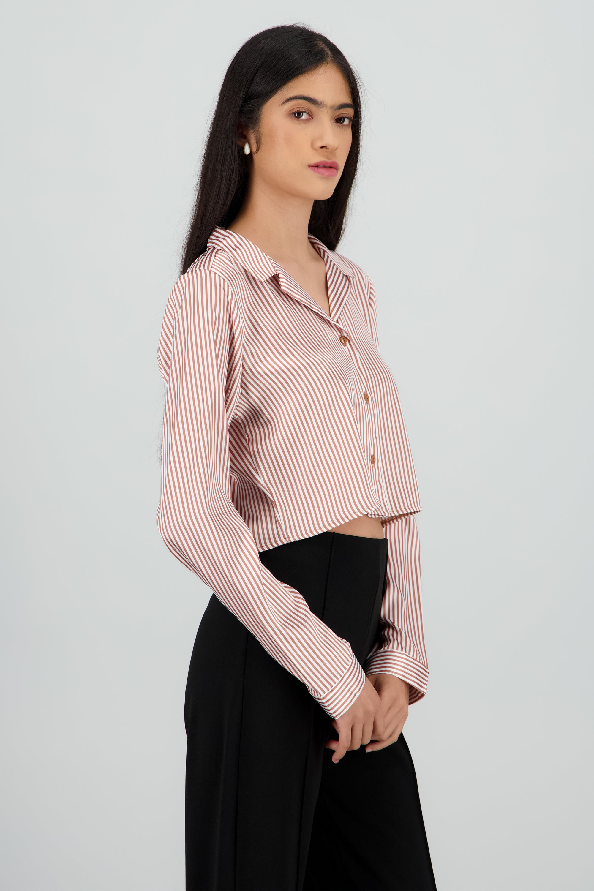Camisa crop manga larga satinada CAFE COMBO