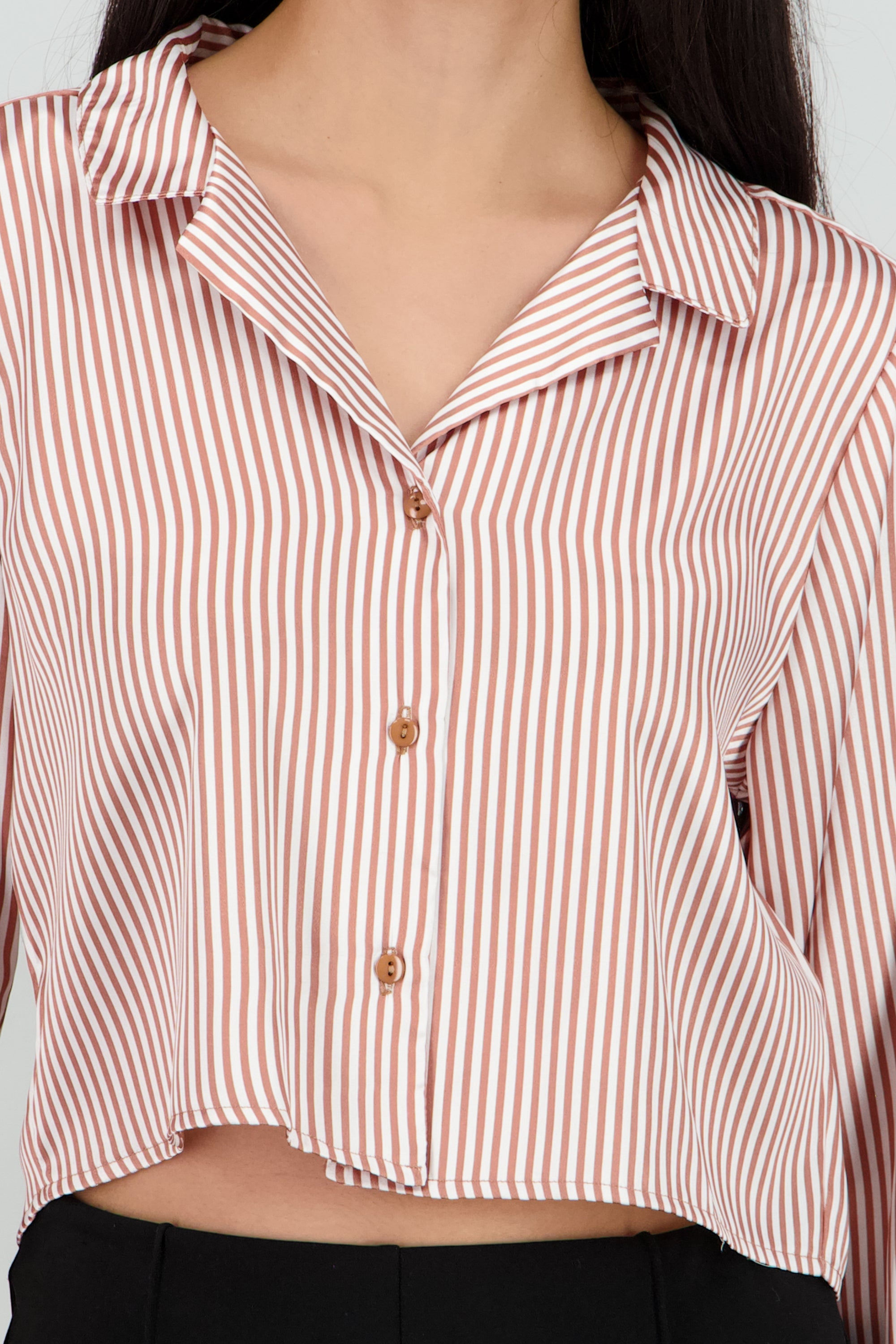 Camisa crop manga larga satinada CAFE COMBO