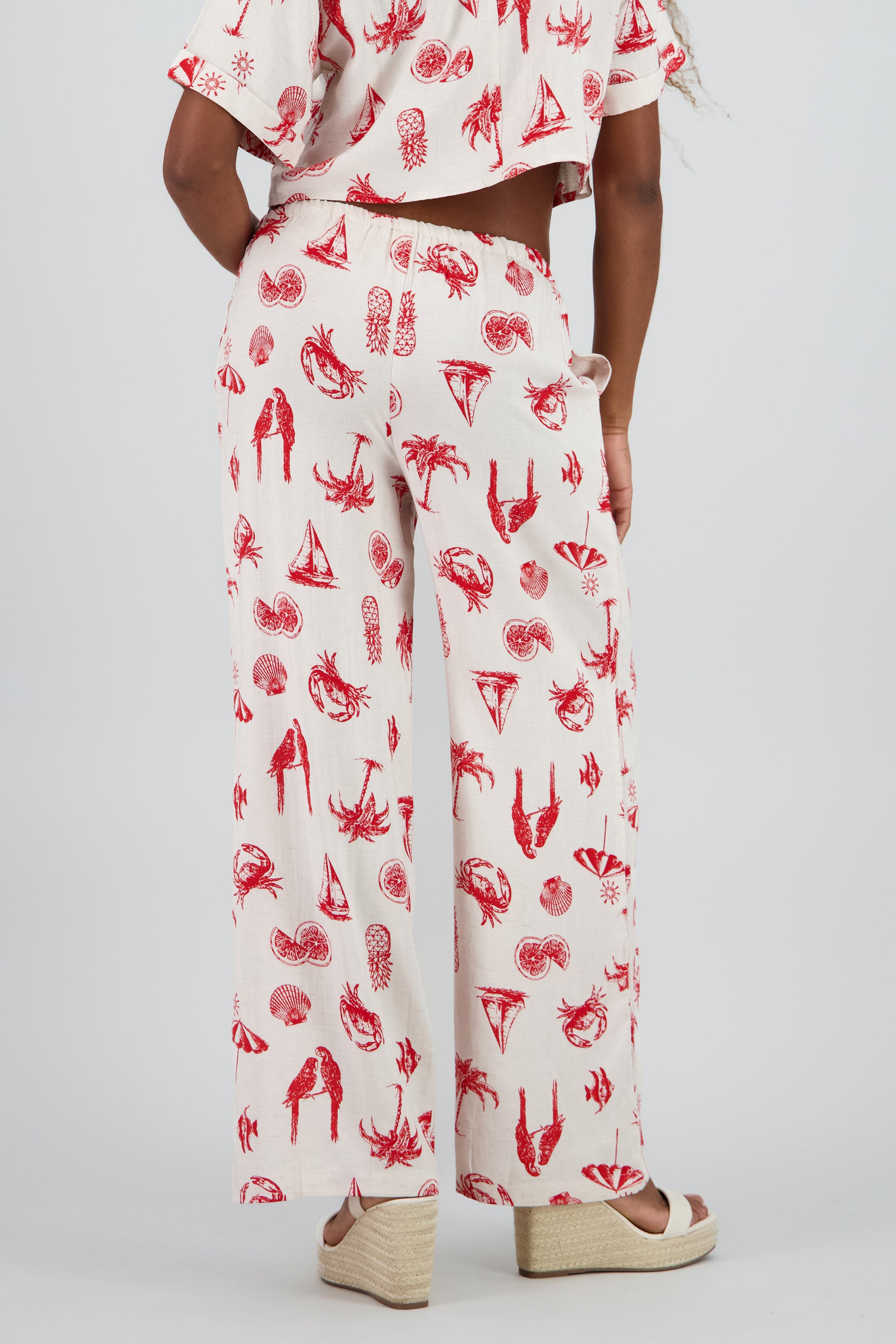 Pantalon tropical con mini print ROJO COMBO