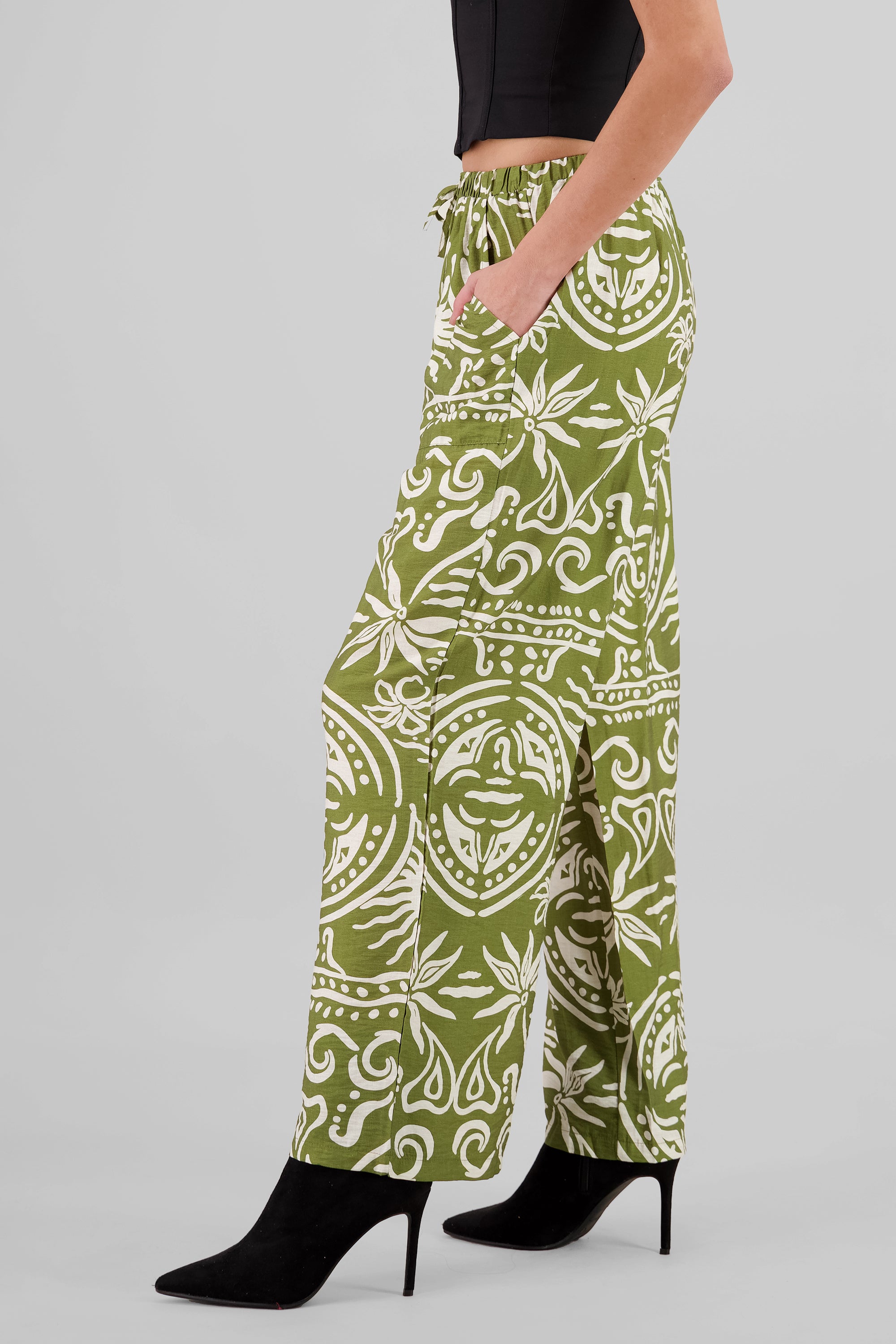 Pantalon amplio estampado OLIVO COMBO