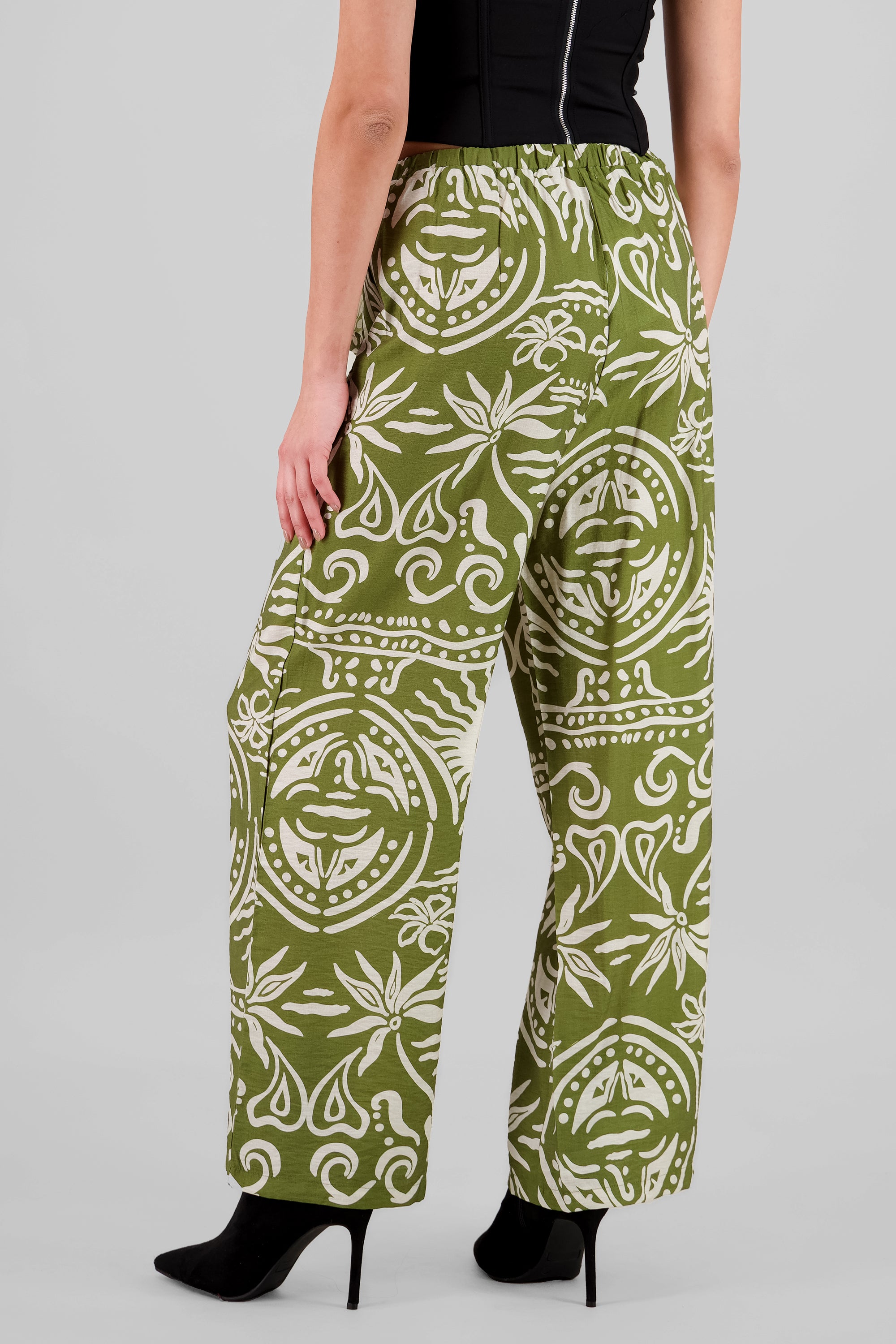 Pantalon amplio estampado OLIVO COMBO