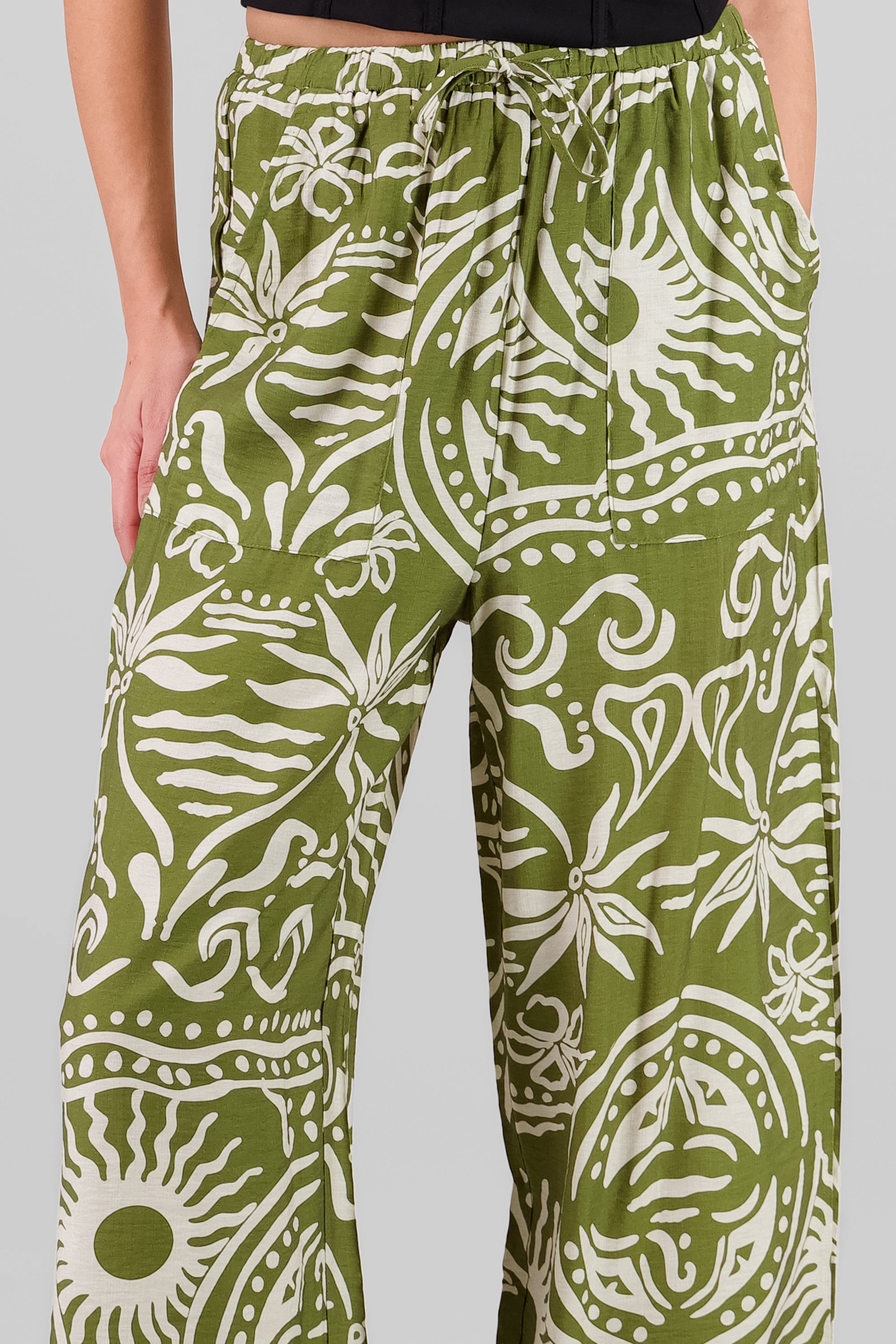 Pantalon amplio estampado OLIVO COMBO