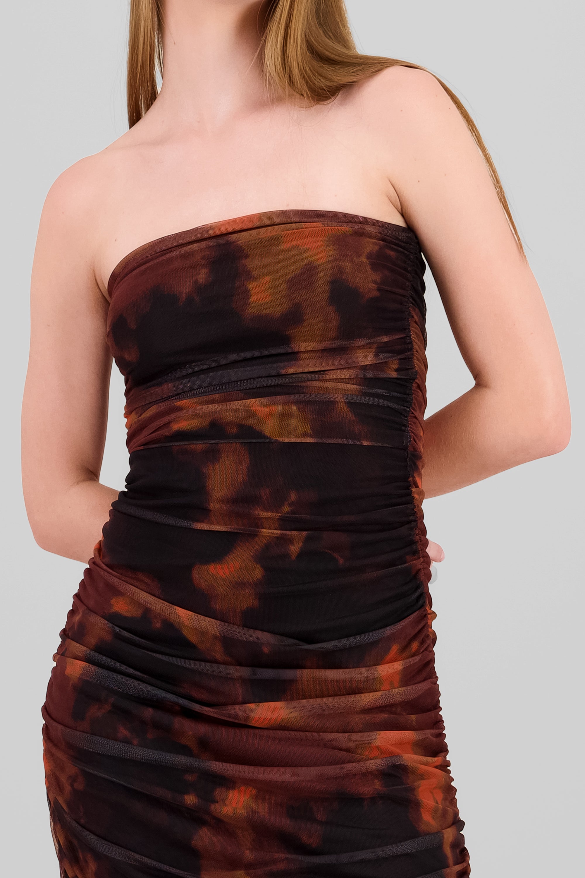 Vestido maxi mesh drapeado strapples NARANJA COMBO