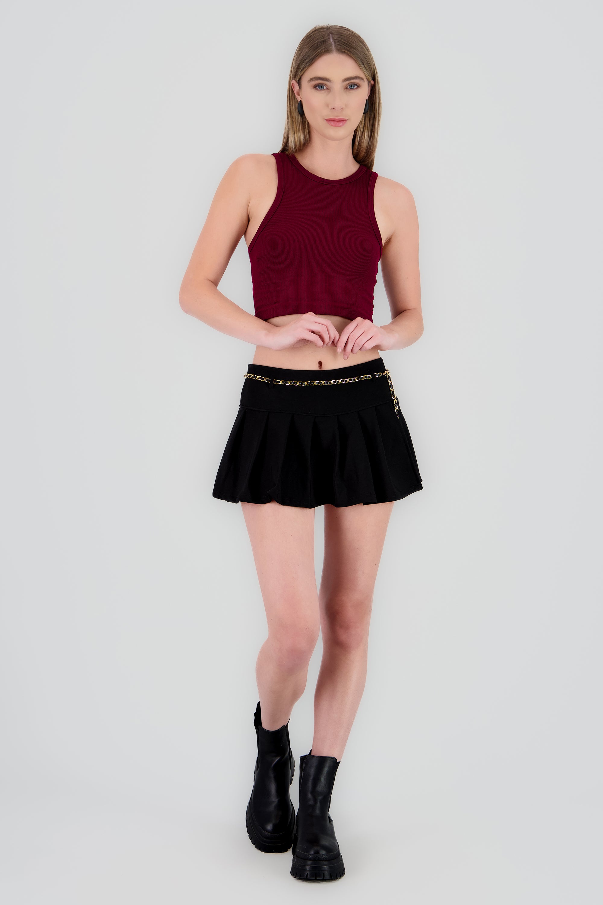 Falda tableada detalle con cadena NEGRO