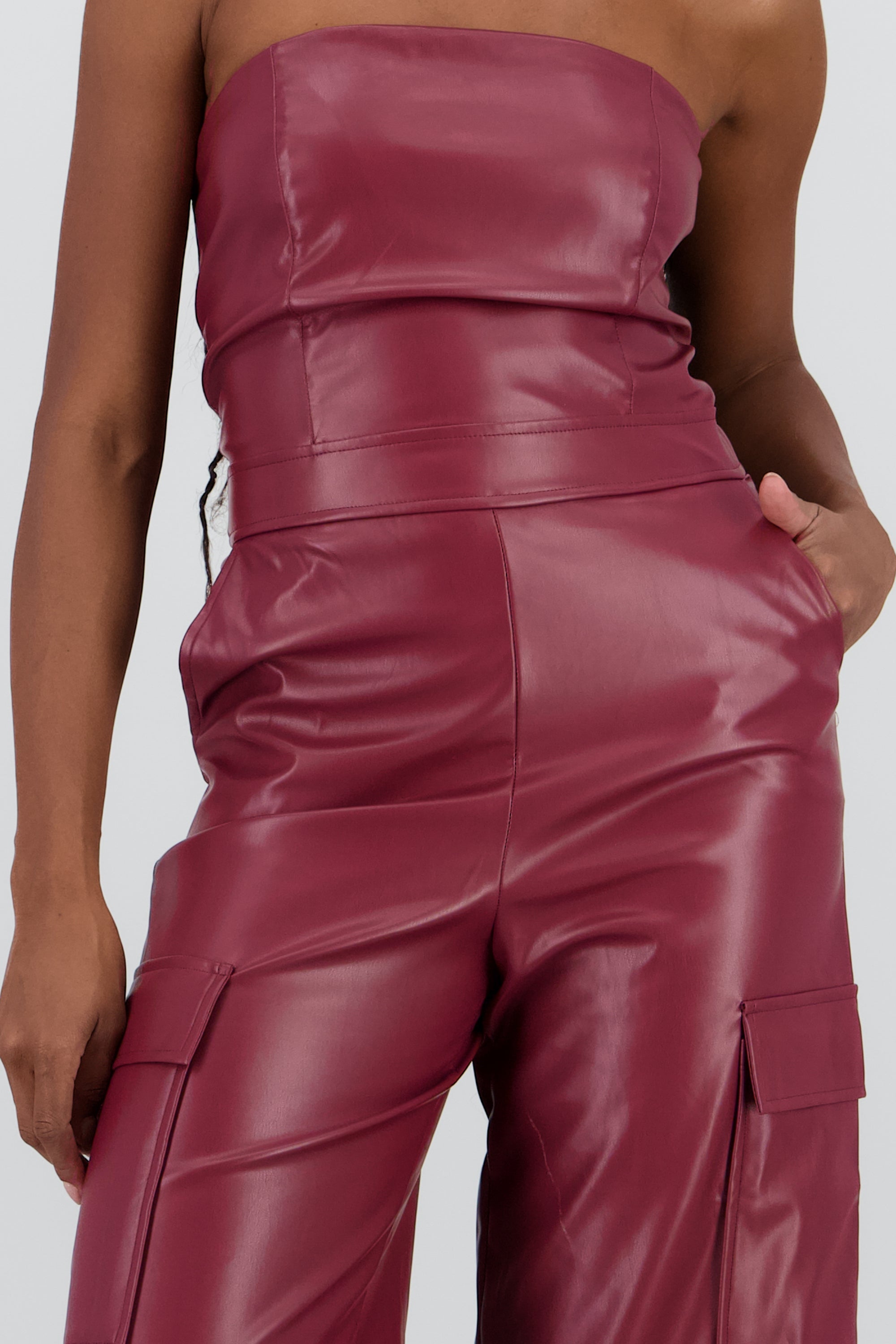 Jumpsuit cargo efecto piel VINO