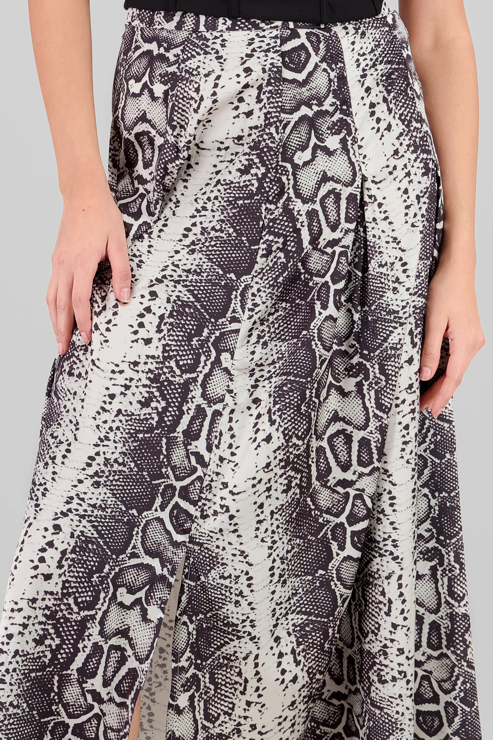 Falda midi animal print NEGRO COMBO