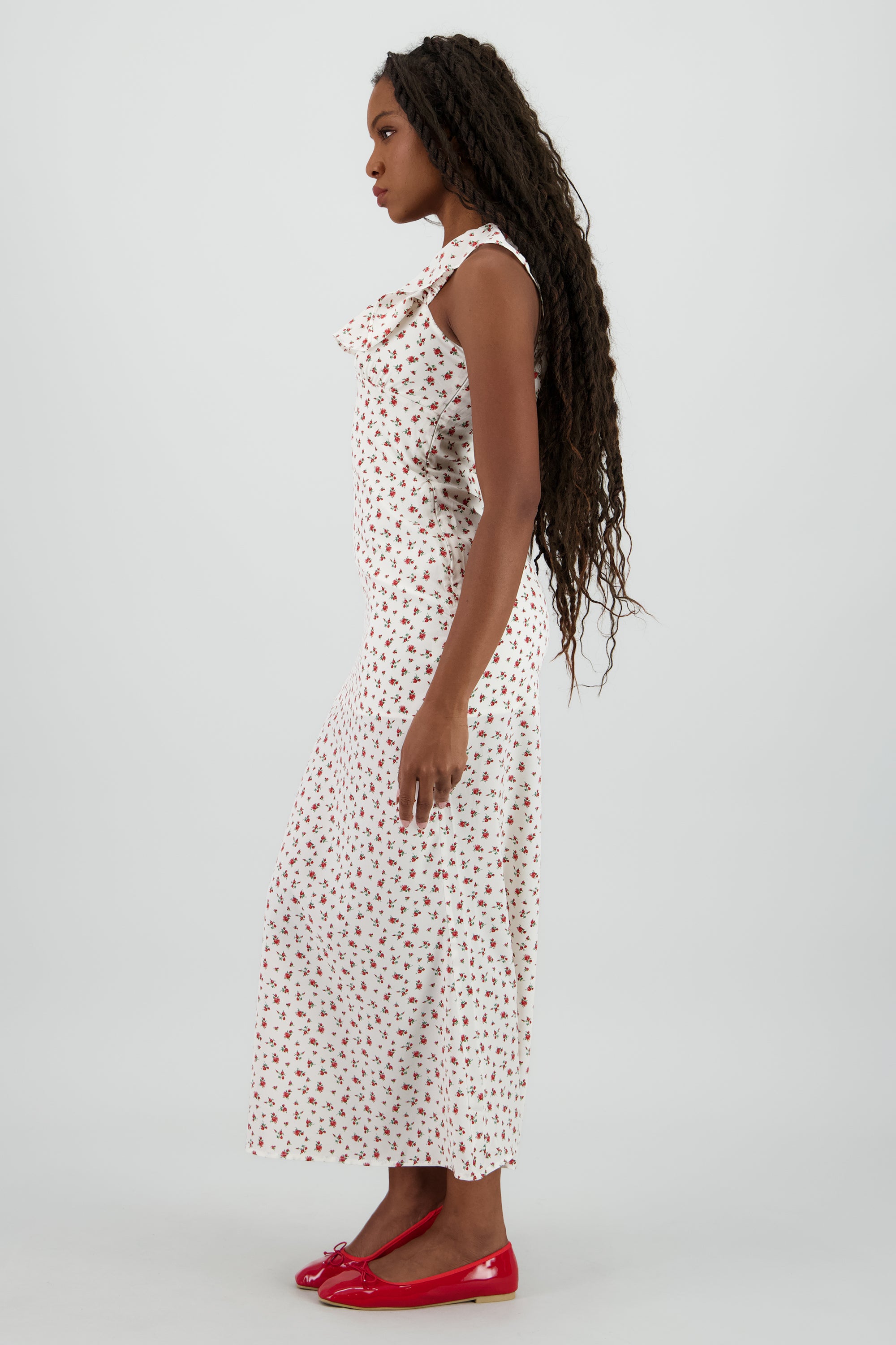 Vestido maxi con detalle olan y estampado de rosas ROJO COMBO