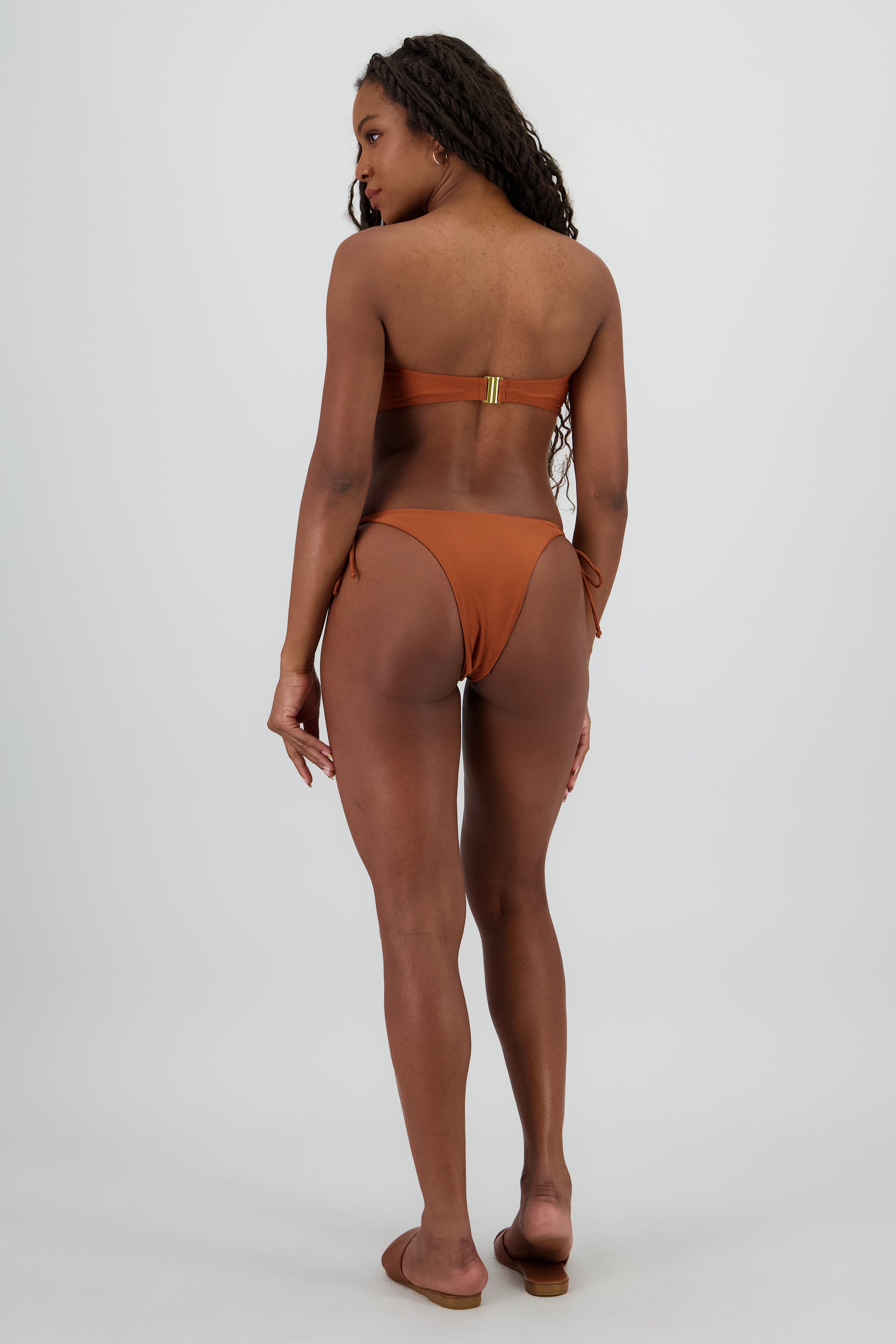 Bikini strapless detalle aro LADRILLO