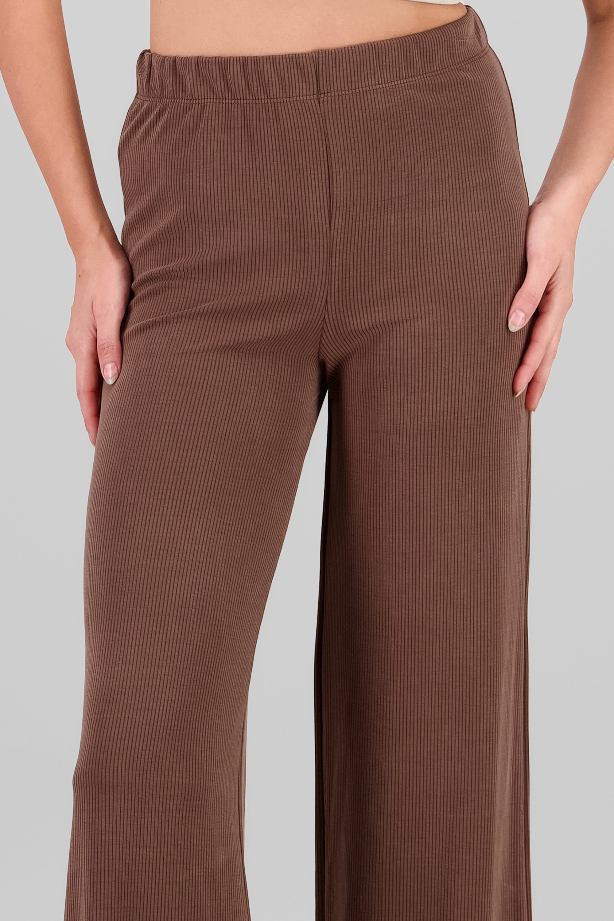 Pantalon fluido tacto suave CAFE