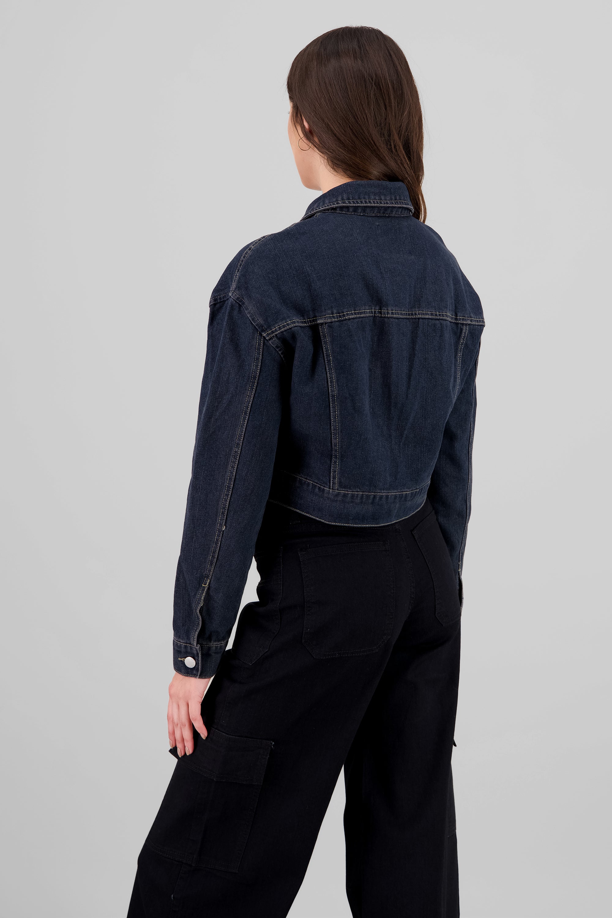 Chamarra con bordado de corazon DARK WASH