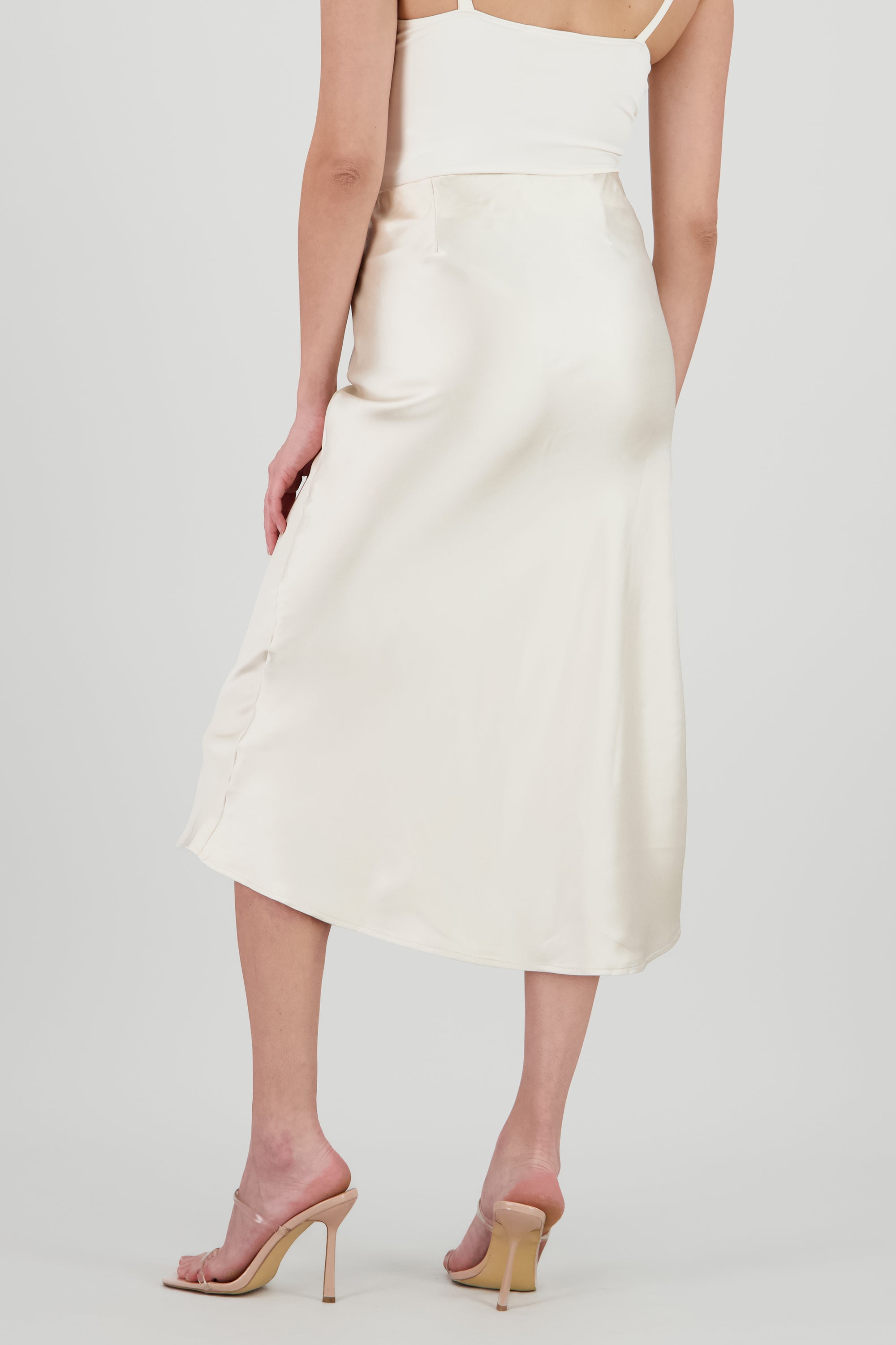 Falda satinada midi lisa CREMA