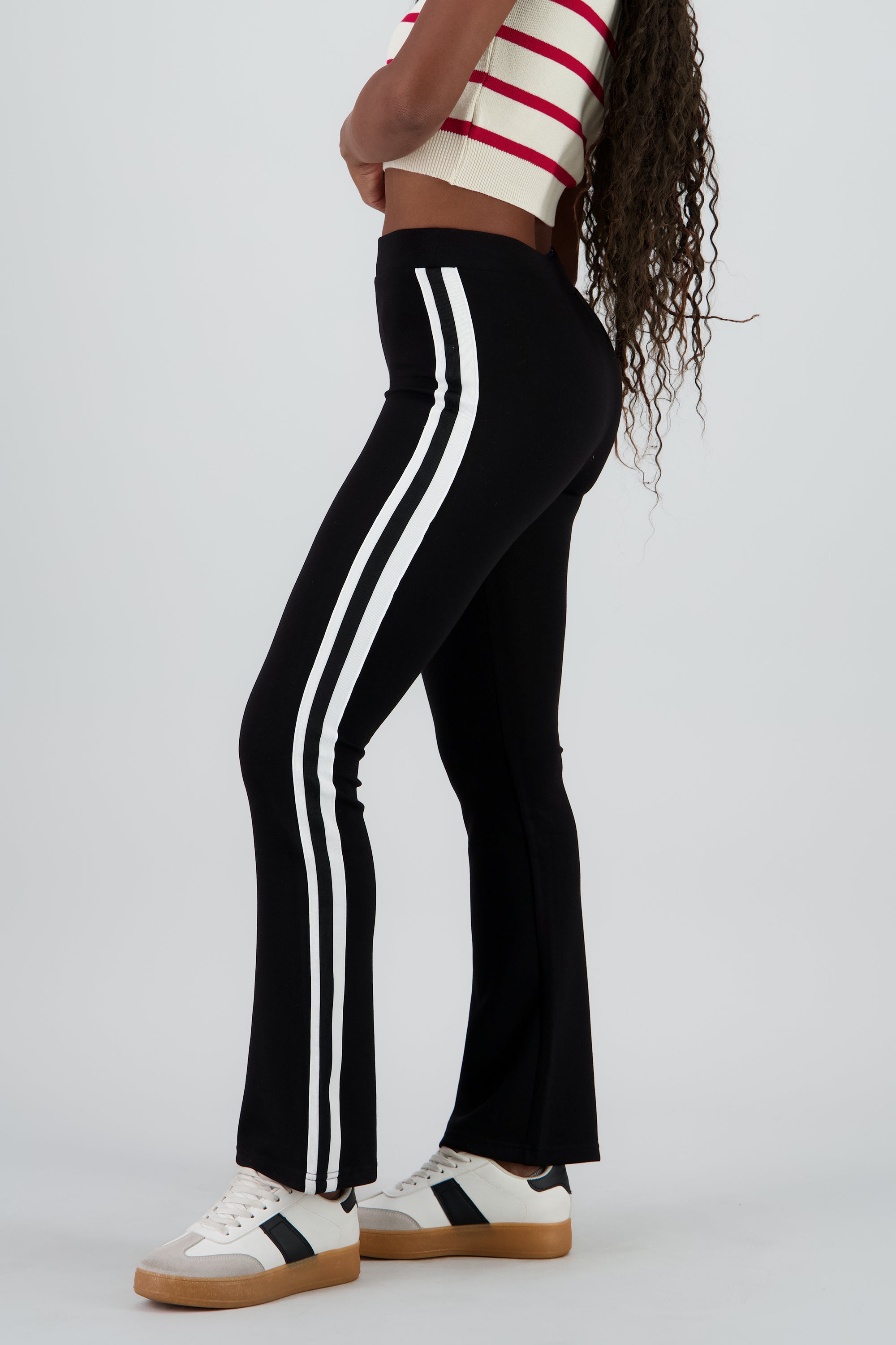 Pantalones suaves flare con lineas NEGRO