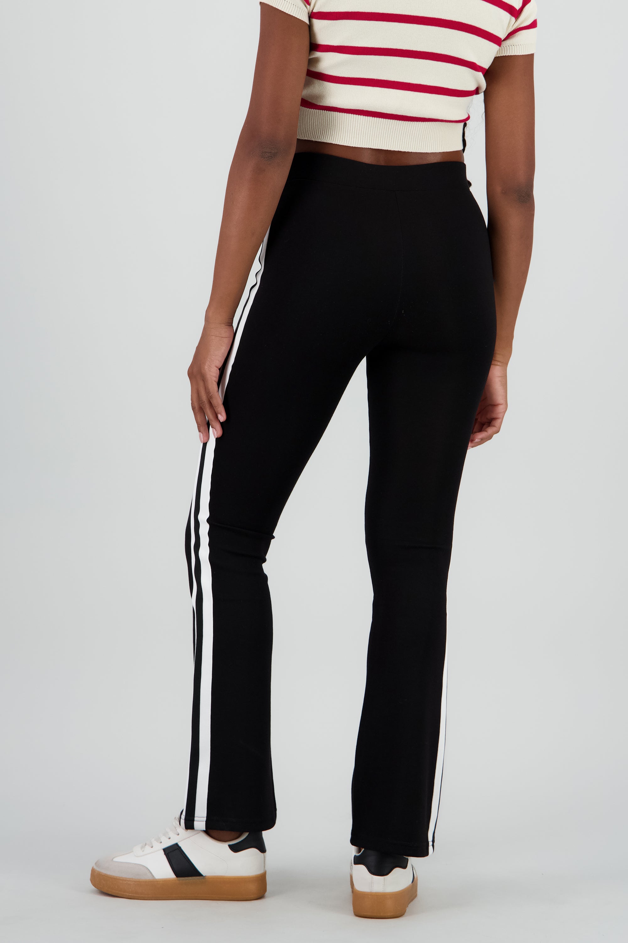 Pantalones suaves flare con lineas NEGRO