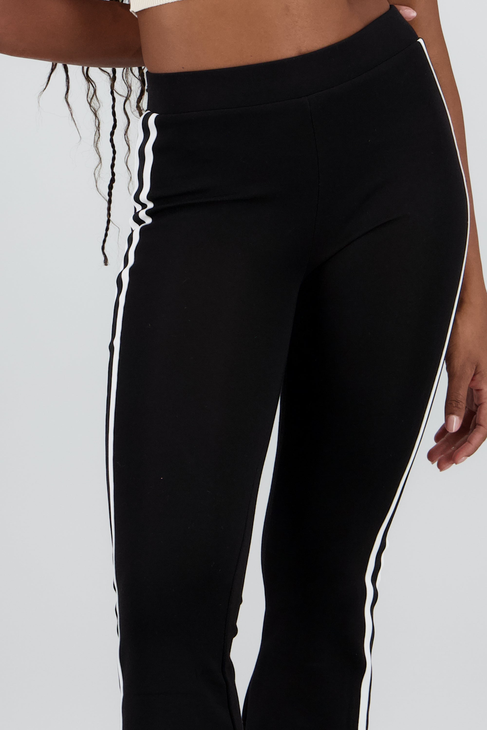 Pantalones suaves flare con lineas NEGRO