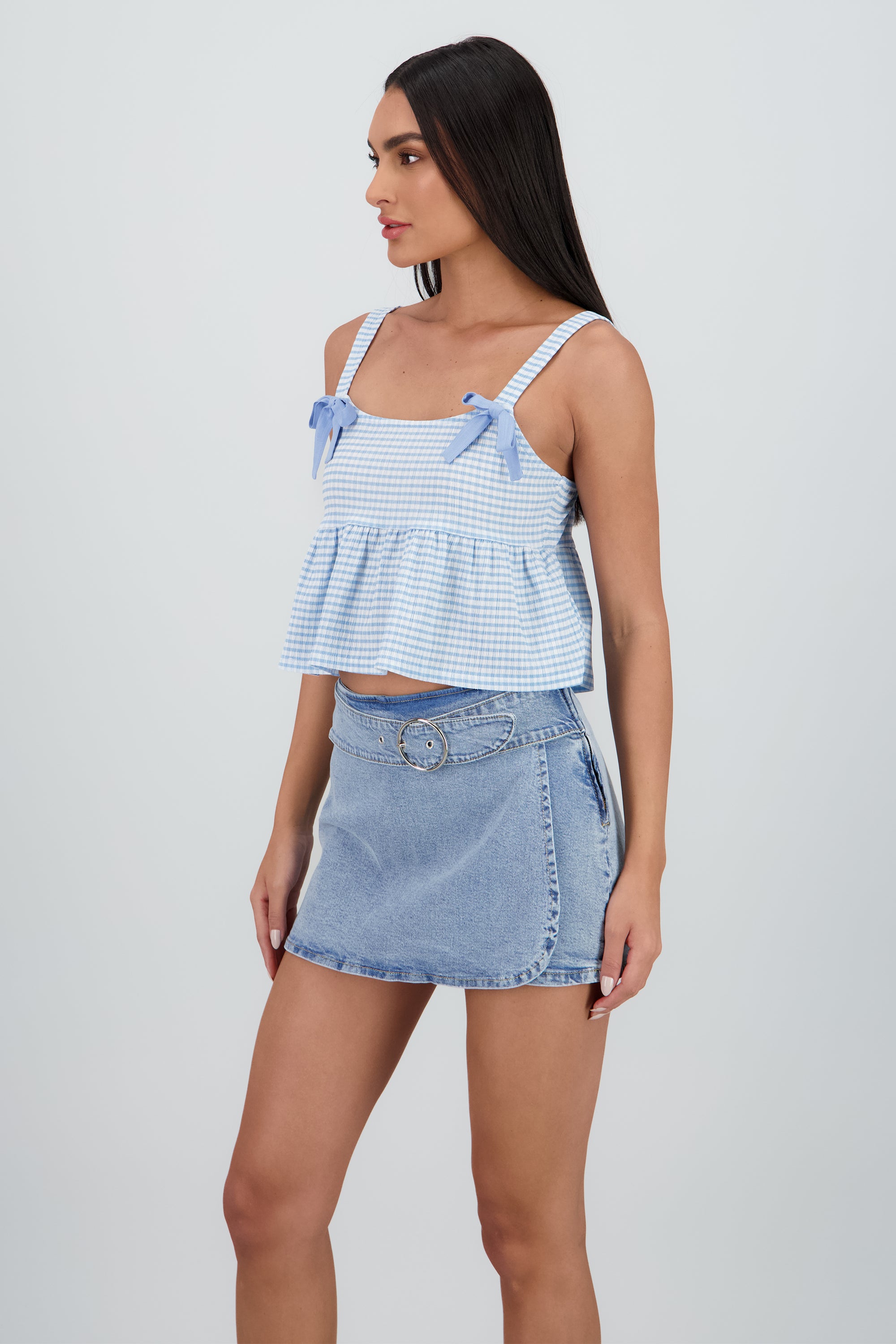 Top con olan tirantes detalle moños AZUL PASTEL