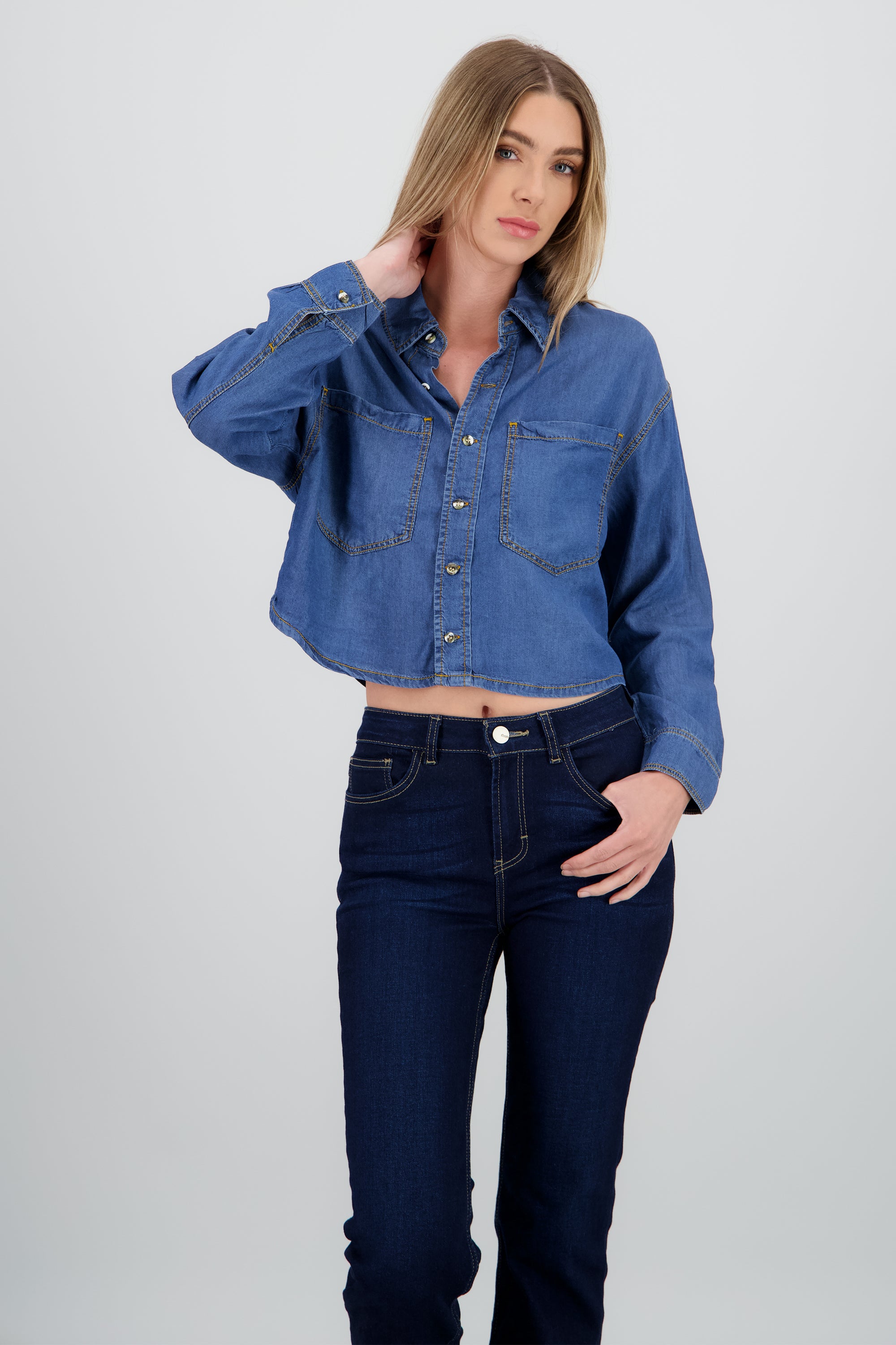 Camisa crop de mezclilla MEDIUM WASH