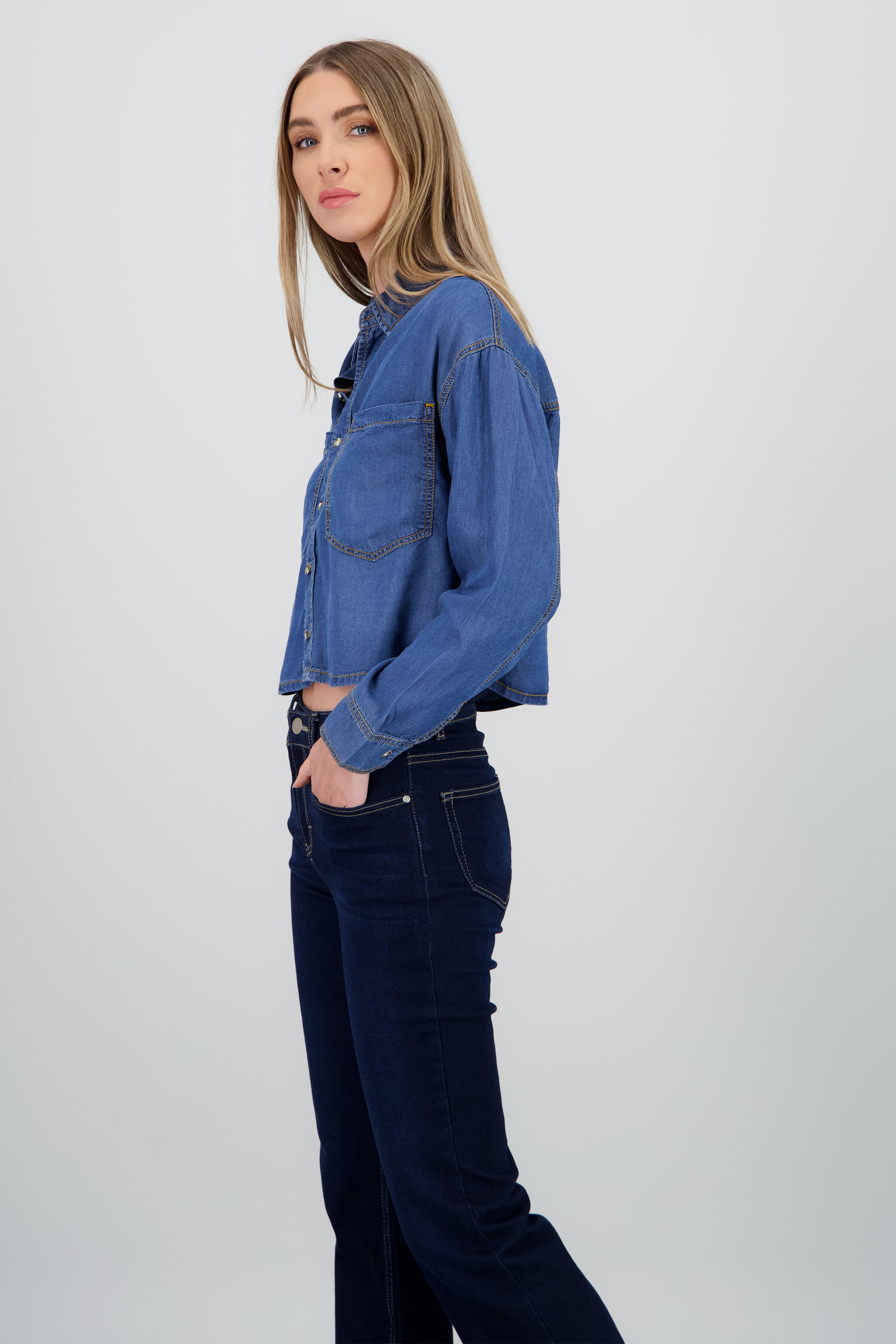 Camisa crop de mezclilla MEDIUM WASH
