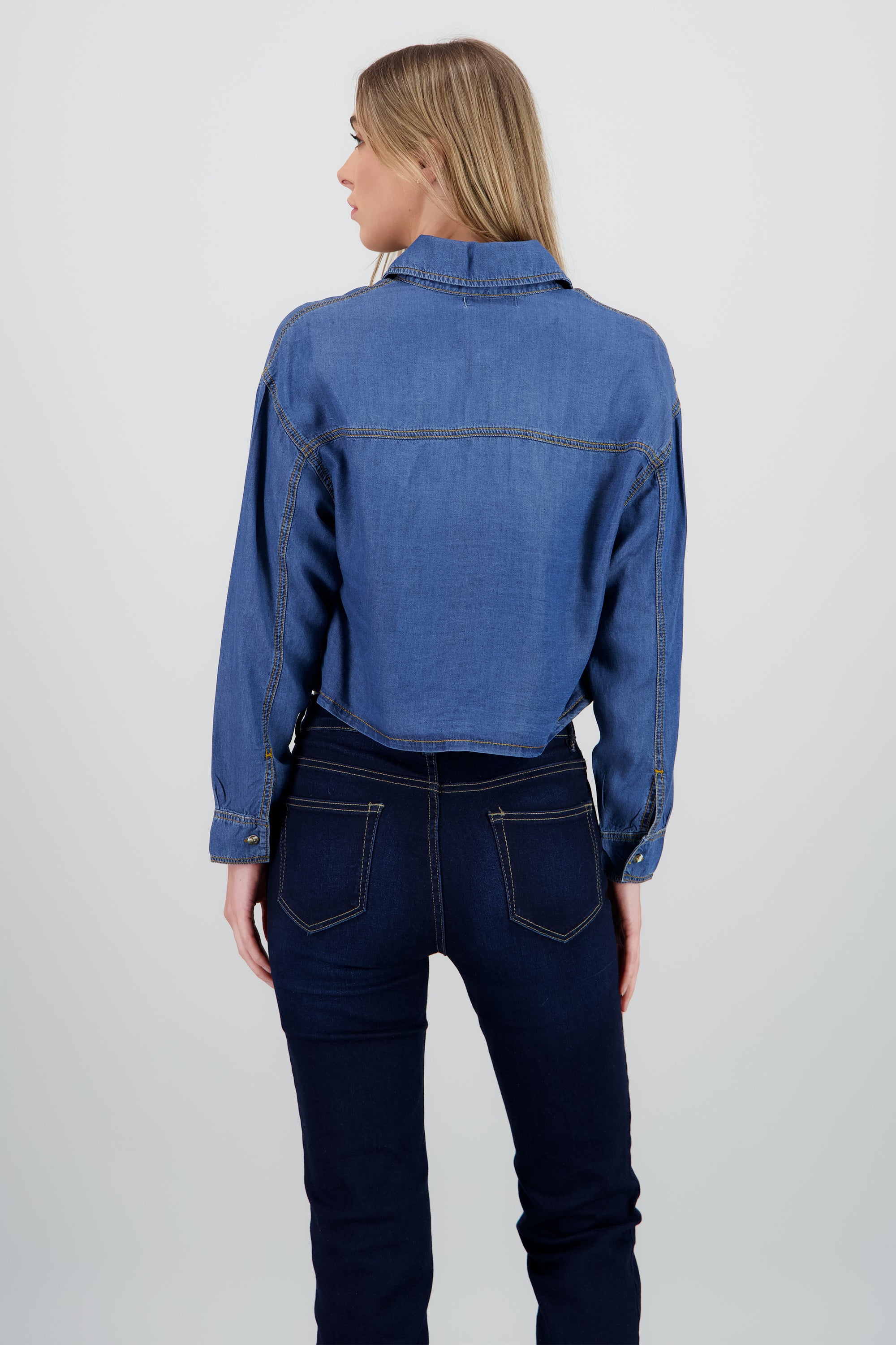 Camisa crop de mezclilla MEDIUM WASH