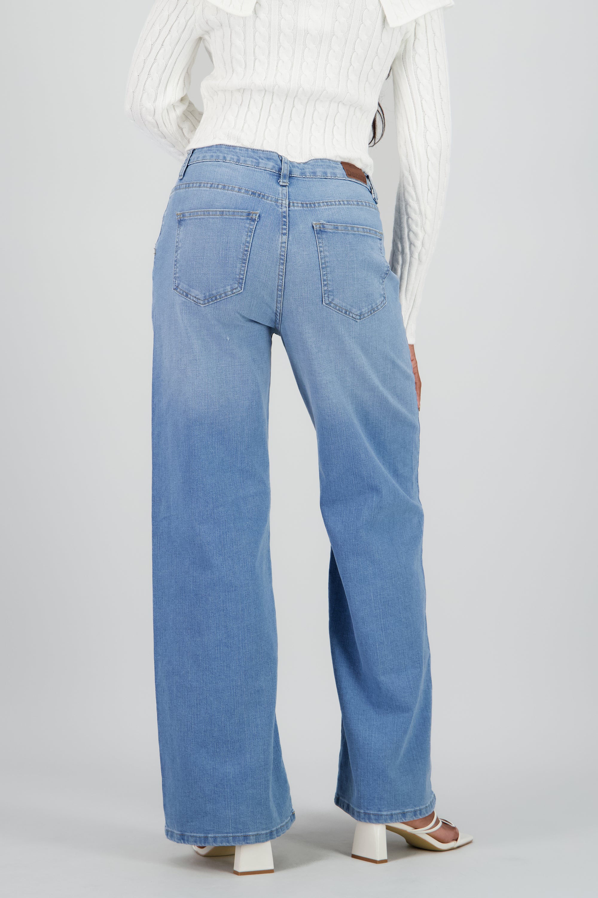 Jeans wide leg básicos MEDIUM WASH